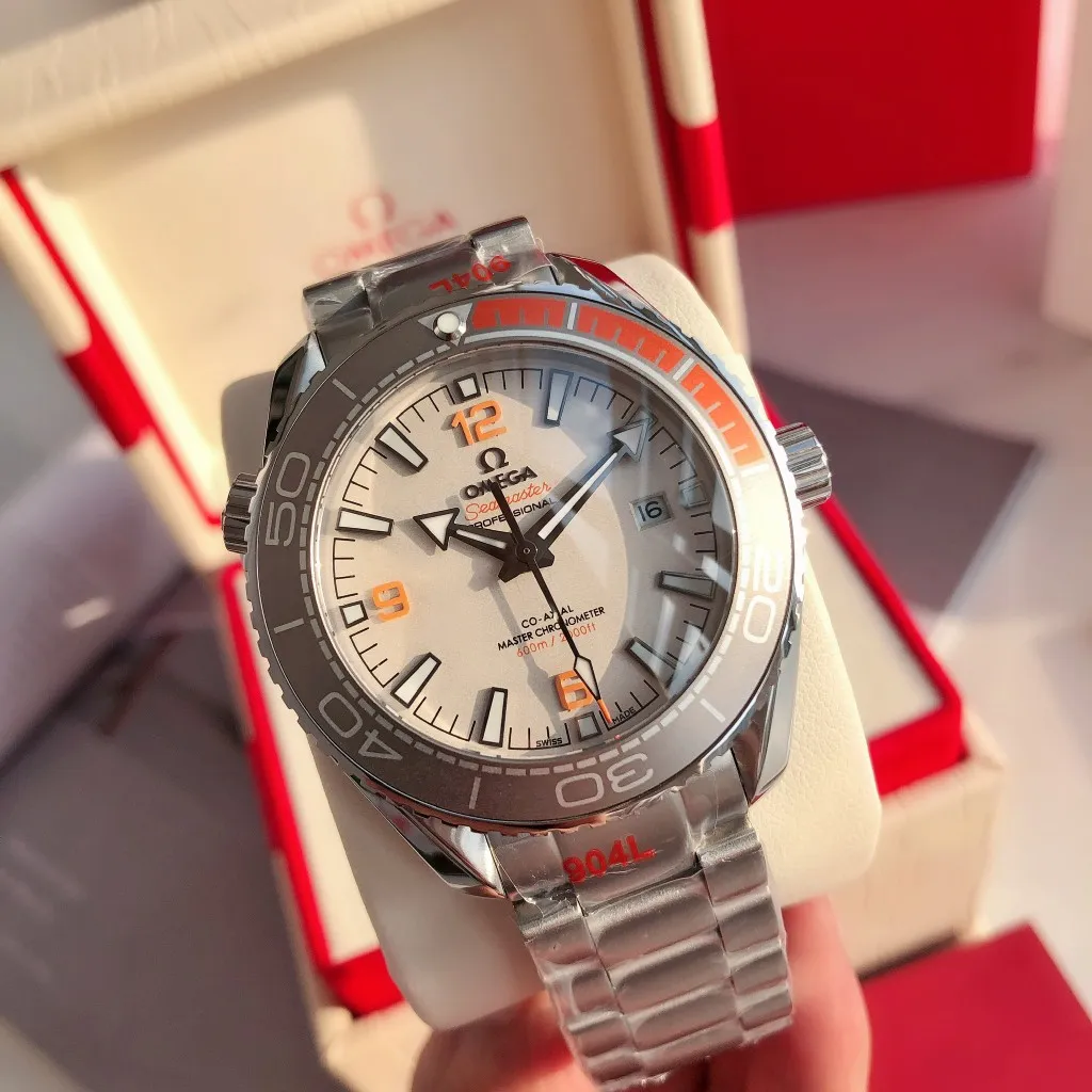 【High-end replica】💰1240! 【Customized all-in-one machine】💰1760! The 2023 new upgraded Omega Seamaster 600-meter diving watch rubber strap model has arrived in full color. The ceramic bezel is unique to the whole network. The internal repair is the Citizen 9015 all-in-one mechanical movement, and the external repair details are synchronized with the original ones. [Movement] Equipped with 💯 Brand new Japanese original Citizen 9015 automatic mechanical movement, original see-through design, corrected movement rotor, 0️⃣repair, accurate timing, strong practicality [Case] Made of 316L stainless steel, with gold plating in the exclusive vacuum furnace on the entire network, equipped with the only original ceramic one-way rotating chronograph ring in its class [Bracelet] The official synchronous rubber strap or 316 stainless steel five-bead bracelet of the Seamaster 600-meter diving watch is optional! This picture shows the quality of a customized all-in-one machine!
