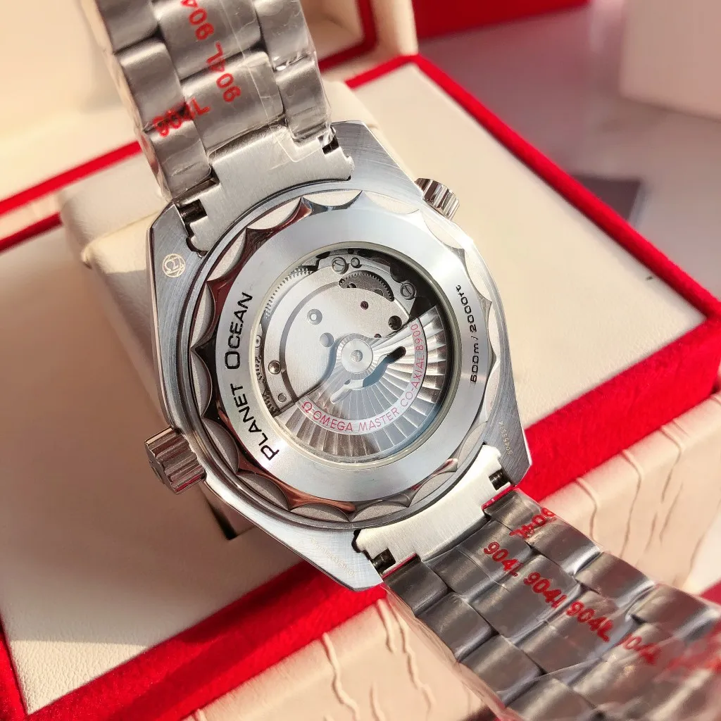 【High-end replica】💰1240! 【Customized all-in-one machine】💰1760! The 2023 new upgraded Omega Seamaster 600-meter diving watch rubber strap model has arrived in full color. The ceramic bezel is unique to the whole network. The internal repair is the Citizen 9015 all-in-one mechanical movement, and the external repair details are synchronized with the original ones. [Movement] Equipped with 💯 Brand new Japanese original Citizen 9015 automatic mechanical movement, original see-through design, corrected movement rotor, 0️⃣repair, accurate timing, strong practicality [Case] Made of 316L stainless steel, with gold plating in the exclusive vacuum furnace on the entire network, equipped with the only original ceramic one-way rotating chronograph ring in its class [Bracelet] The official synchronous rubber strap or 316 stainless steel five-bead bracelet of the Seamaster 600-meter diving watch is optional! This picture shows the quality of a customized all-in-one machine!