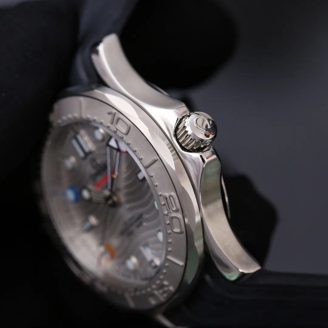 【Top replica】💰2400! Omega (excellent quality and exquisite work) is the most simple and chic - the most attractive watch [Type]: Exquisite men's watch (more excellent) The best design - [Strap]: Imported rubber/316L stainless steel strap (more comfortable and durable) 👍👍 [Movement]: Swiss 2836 movement [Material]: Sapphire double crystal mirror (more wear-resistant) Real man, wise style, strong three-dimensional sense, special design, return with honor Size: 43mm in diameter, 12mm thick, smart launch! Welcome to reprint! 🔺🔺🔺 [Exclusive product • Superb quality] 🔺🔺🔺 🔺🔺🔺 [More products • Stay tuned] 🔺🔺🔺