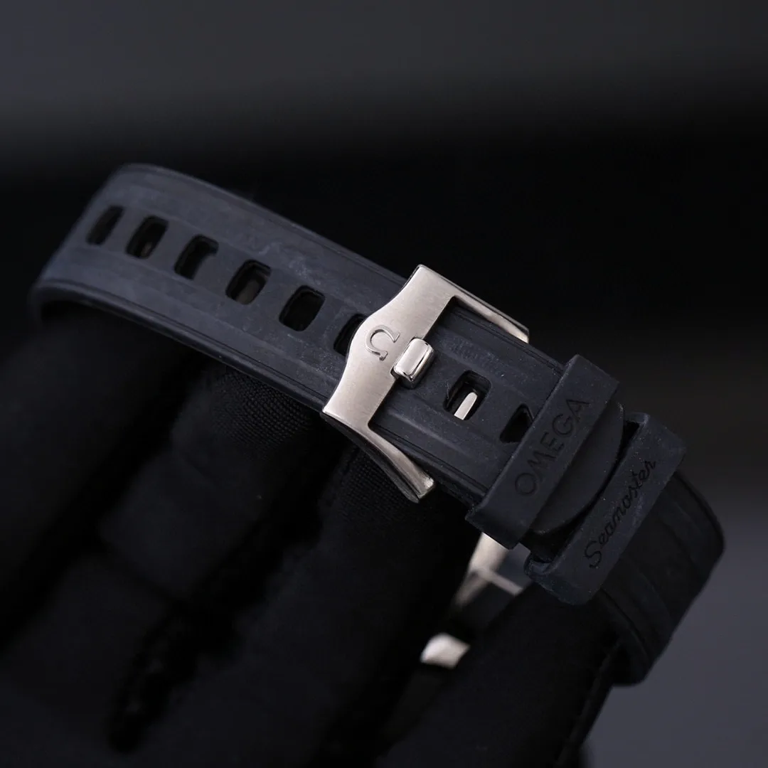 【Top replica】💰2400! Omega (excellent quality and exquisite work) is the most simple and chic - the most attractive watch [Type]: Exquisite men's watch (more excellent) The best design - [Strap]: Imported rubber/316L stainless steel strap (more comfortable and durable) 👍👍 [Movement]: Swiss 2836 movement [Material]: Sapphire double crystal mirror (more wear-resistant) Real man, wise style, strong three-dimensional sense, special design, return with honor Size: 43mm in diameter, 12mm thick, smart launch! Welcome to reprint! 🔺🔺🔺 [Exclusive product • Superb quality] 🔺🔺🔺 🔺🔺🔺 [More products • Stay tuned] 🔺🔺🔺