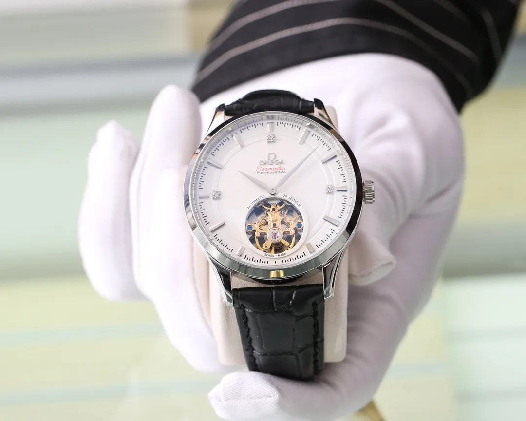 【Foreign trade import】💰1340! Omega (a noble and wise work) is of high quality! Type: Exquisite men's watch (more excellent) Best design Strap: Genuine cowhide/316L stainless steel strap (more durable) Very popular Movement: Top mechanical movement (stable) Material: Mineral super strong mirror (wear-resistant) Real man Smart style Strong three-dimensional sense Special design Return with great reputation Size: 42mm in diameter and 12mm thick Smart launch! Welcome to reprint!