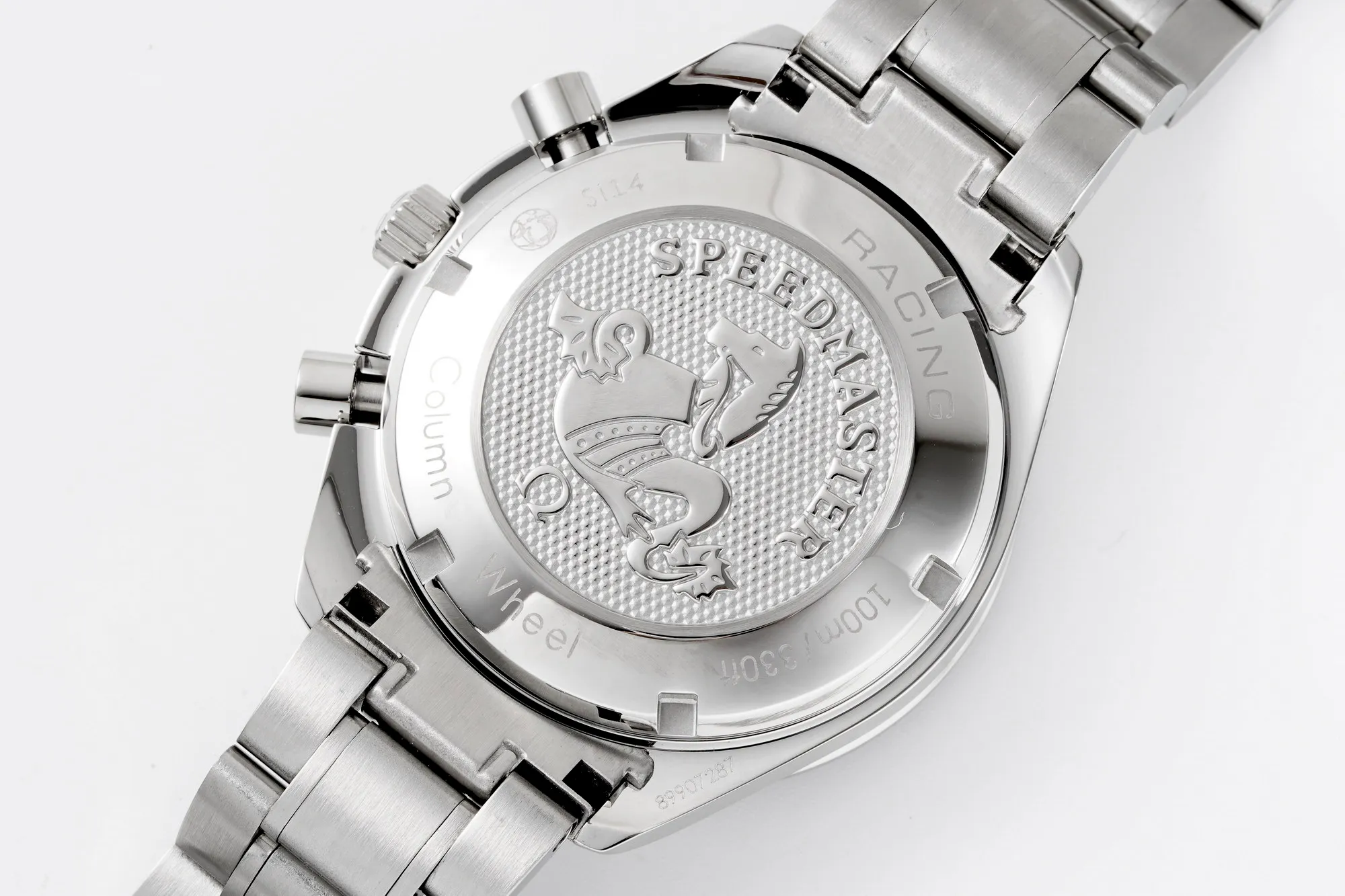 【Top Replica】💰Private chat! Omega Speedmaster series 326.32.40.50.06.001 multi-function chronograph watch. The synchronous counter is 40mm in size and uses the 7750 chronograph movement to make it more stable and durable, creating an original quality copy of the Omega Speedmaster series watch. [Appearance] Purchase genuine products for disassembly and mapping. They have the same stepped watch case cover, the same CNC polishing level, and the same thickness size. The entire watch accessories, including the strap lug screws, are perfectly interchangeable with the genuine products. [Disk surface] The dial adopts the same grain texture and radial pattern lettering as the original product, and uses the same frosted fine particle lettering as the original. The overall density of the particles is consistent with the original product. The same light source reflection as the original product can be seen at any angle. Each number, word nail, logo, is independently molded using genuine craftsmanship materials. After several sets of molds, the three-dimensional beauty is finally consistent with the original version. [Mirror] Double-sided blue-coated curved sapphire glass mirror, double-sided chamfered and smooth edges, and the thickness arc reaches the strict tolerance standard of 0.03. Scratch-resistant and wear-resistant, crystal clear. [Waterproof] The lock-type crown has been tested repeatedly and is consistent with the original product. The waterproof depth is 100 meters. [Strap] The rubber strap follows strict standards from the raw material. Every detail has been polished repeatedly and is of the highest quality. It is soft and delicate, fits the wrist and is comfortable to wear. Every inch of stitching and every detail, including the number, is consistent with the original. [Watch Buckle] The brushed texture of the watch buckle is fine and neat, and the depth of the drawing is exactly the same as the original. Not only the density of the drawing is fine and consistent, but also the depth of the drawing is consistent with the original. The watch buckle is deeply restored, which solves the embarrassing problem of the buckle becoming loose after being used for a period of time. The watch buckle still fits tightly after being used for a long time, and the crisp sound of the buckle is also deeply restored.