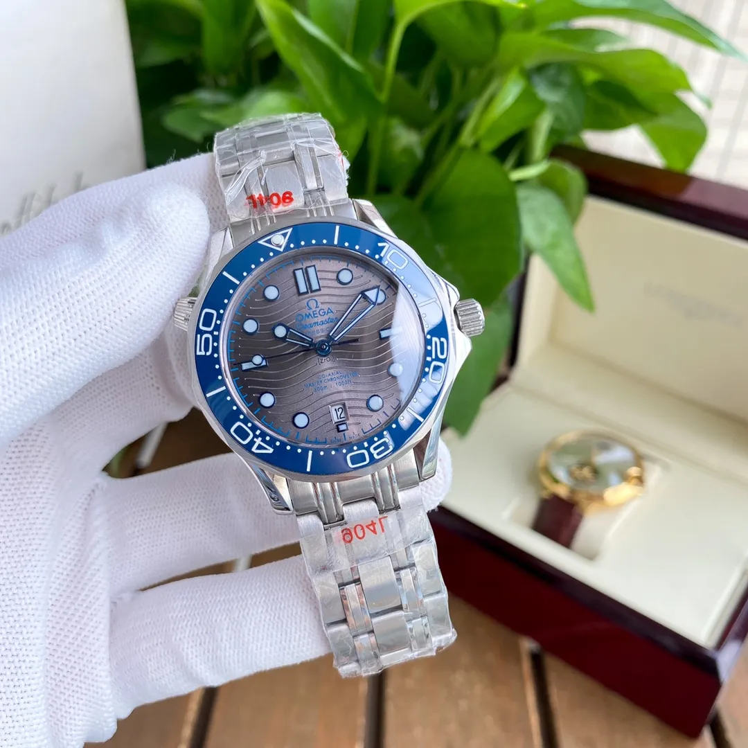 【Foreign trade import】💰1160! OMEGA-OMEGA🏅🏅 Type: Men's watch🎉🎉 Case: Top version 316 stainless steel L Strap: 316L stainless steel strap Movement: 8215 Citizen mechanical movement ⚙️ Mirror: High-end double-push Sapphire mirror glass Size: 40mm in diameter, 11mm thick ⭐"Original single molded pin buckle, ice blue luminous, steel belt buckle can be fine-tuned Calendar disk color official website synchronization ”⭐ 🍷Exquisite inheritance of real effects, quality guaranteed! ‼ ️The elegant style instantly enhances the charm of men and is a symbol of taste and noble life!