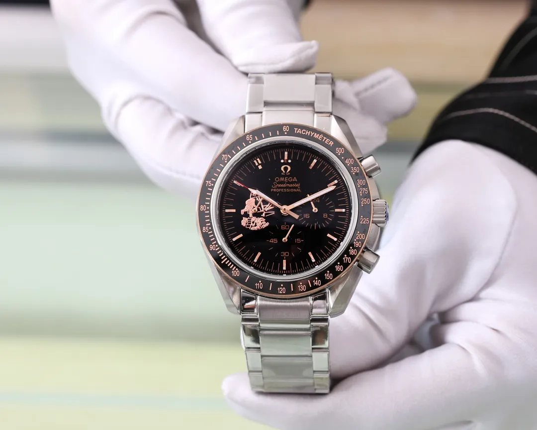 【Foreign Trade Import】💰1720! Omega (top quality, outstanding debut) 🎉🎉 [Type]: Boutique men's watch (top grade) exquisite [Strap]: 316L stainless steel strap (durable) [Movement]: Imported VK quartz movement (precise) [Material]: Mineral super strong mirror (wear-resistant) Exquisite quality Generous style Excellent temperament Wisdom and exclusivity [Size]: 42mm diameter, 12mm thick, hot sale on the market! Welcome to reprint!