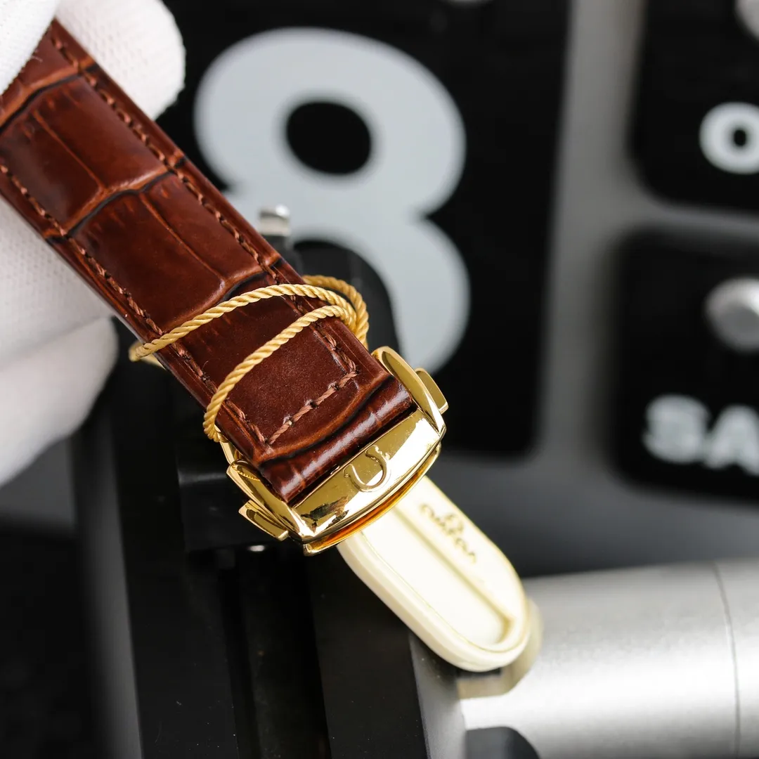 Taiwan factory 💰1720! Top replica 💰2700! Omega De Ville series men's mechanical watch, the new upgraded version will arrive in 2022. The modified quality is exclusively customized for the 8800 movement. Specially designed [Movement] Dedicated and made 0️⃣Reworked, re-engraved Omega 8800 genuine movement, dual-calendar automatic mechanical movement. Synchronous original see-through design, clearly witnessing the original appearance of the high-performance and precise movement. The 316 stainless steel movement inner cover is truly repaired both internally and externally. [Case] 316L stainless steel case, made by exclusive CNC process, with arched wear-resistant super-hard sapphire scratch-proof glass, clear text lines and well-proportioned checkered pattern, three-level waterproof, safe for swimming🏊, watch diameter 41/11mm [Bracelet] Italian imported cowhide crocodile pattern strap with original folding buckle or 316 stainless steel original buckle optional