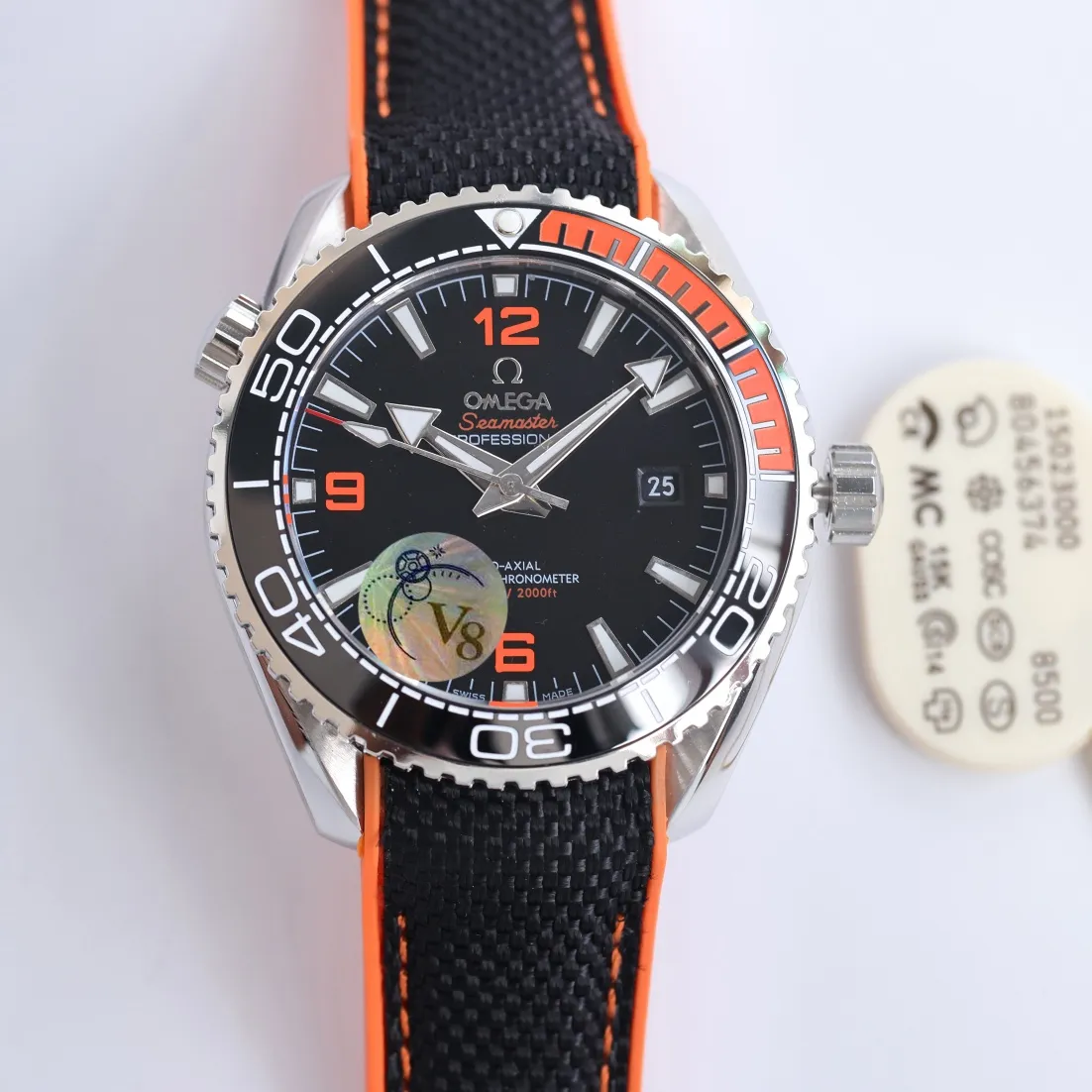 The entire range of Omega Seamaster watches has once again reached its peak! In 2020, the official highly recommended Seamaster series 600-meter diving watch has exclusive quality on the entire network [Movement] Equipped with 💯 brand new Japanese original Citizen 8215 automatic mechanical movement, original see-through design, corrected movement 8500 restoration all-in-one machine, 0 repairs, accurate running time, strong practicality, 100% waterproof [Glass] Double-bright sapphire shock-proof and scratch-proof glass Equipped with arched wear-resistant and scratch-resistant glass, it is three-level waterproof and can swim with confidence🏊, watch diameter 39.5/11mm [Case] Made of 316L fine steel case, equipped with the only original ceramic one-way rotating chronograph ring in its class [Belt] The buckle is polished by 316L fine steel, imported Italian cowhide and imported frog glue to show the perfect quality, equipped with the only original Omega stretch clasp in its class, which can be fine-adjusted. The exclusive quality code is 80456374 🔥Top quality products with constant quality🔥