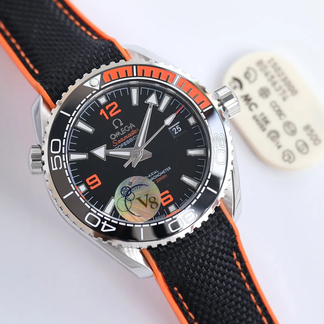 The entire range of Omega Seamaster watches has once again reached its peak! In 2020, the official highly recommended Seamaster series 600-meter diving watch has exclusive quality on the entire network [Movement] Equipped with 💯 brand new Japanese original Citizen 8215 automatic mechanical movement, original see-through design, corrected movement 8500 restoration all-in-one machine, 0 repairs, accurate running time, strong practicality, 100% waterproof [Glass] Double-bright sapphire shock-proof and scratch-proof glass Equipped with arched wear-resistant and scratch-resistant glass, it is three-level waterproof and can swim with confidence🏊, watch diameter 39.5/11mm [Case] Made of 316L fine steel case, equipped with the only original ceramic one-way rotating chronograph ring in its class [Belt] The buckle is polished by 316L fine steel, imported Italian cowhide and imported frog glue to show the perfect quality, equipped with the only original Omega stretch clasp in its class, which can be fine-adjusted. The exclusive quality code is 80456374 🔥Top quality products with constant quality🔥