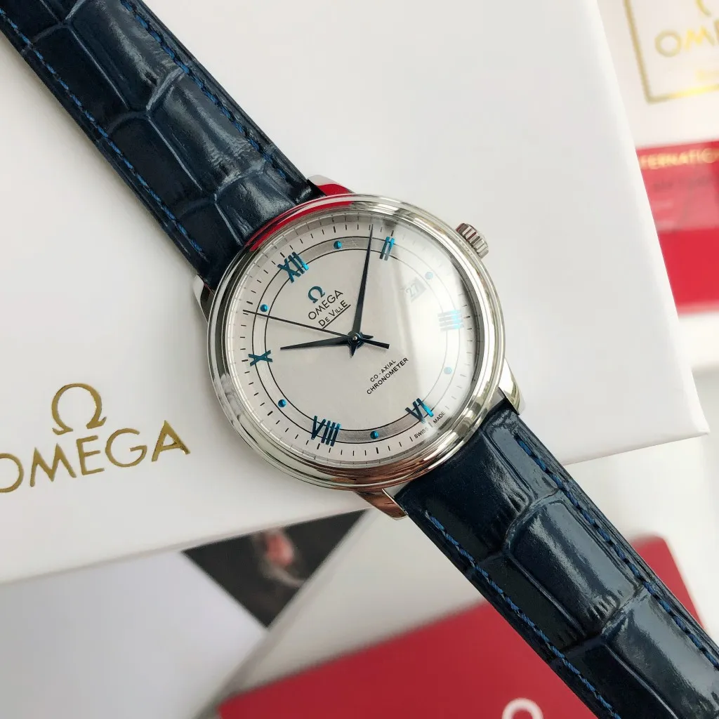 【High-end replica】💰1160! 【Customized all-in-one machine】💰1720! 2023 upgraded blockbuster model - Omega Butterfly De Ville series men's watch [Casual, simple and classic hot model] After the De Ville series was discontinued last year, the factory persisted in adhering to the concept of providing better prices and being more people-friendly. It spent nearly a year strictly controlling and selecting high-quality suppliers of various accessories. Thanks to the strong support of a replica factory, it has worked hard to create today's upgraded and high-quality products at the same price‼ ️ This upgrade uses the same-level lettering from a certain factory, corrects the original synchronous stretch clasp, and passes the factory damage test to ensure excellent quality [Movement] Equipped with zero repair 💯 Brand new Citizen 9015 all-in-one automatic mechanical movement, precise travel time and long-lasting, highly recognized by watch friends [Case] 316L stainless steel case, modified and beautiful body The bottom cover is embossed according to the original synchronized track text. The 39.5mm shell size adheres to the same original details. Curved dial. 100-meter depth waterproof. Scratch-resistant sapphire mirror. [Bracelet] Use 316L stainless steel bracelet with original folding stretch buckle of the same material or calfskin strap. This picture is a real shot of a customized all-in-one machine!