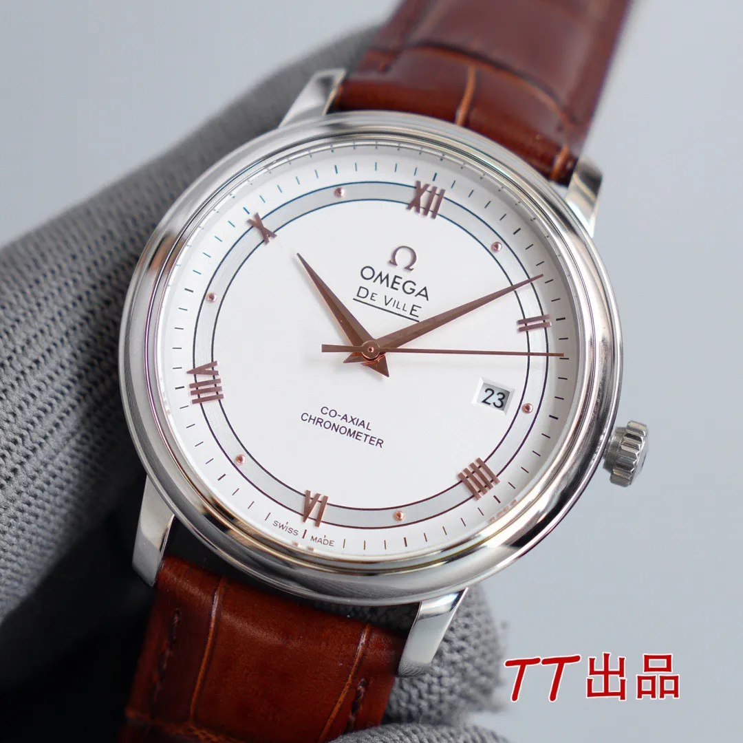 【High-end replica】💰1160! 【Customized all-in-one machine】💰1720! The first thing that comes to mind for the Omega De Ville series is its dignified, elegant, simple, simple, and unobtrusive appearance. Although simple, it is very delicate. The watches in this series are worn with a steady, cautious and steady character. Configuration parameters: Brand: Omega Series: Diefei series Movement: Imported Citizen 9015 all-in-one movement (upgraded version) Each movement undergoes strict QC calibration before shipment. Very strict, zero repairs. Design service life: 10 years. Case material: 316L stainless steel, CNC numerical control engraving, ultra-precision, waterproof depth 100 meters🏊‍♀🏊🏊 Lettering: The latest version of the disc flying track lettering, the word nails are butt welded and inlaid with the same process as the genuine ones (the first in the industry) Table diameter: 39.5*9.7mm (the only one on the market that is consistent with the genuine ones) Product grade: Super A Glass: Imported sapphire glass (0 difference in exposure and transparency compared with the original) Belt: Genuine American alligator leather strap (black/brown) Steel strap: 316L steel professionally polished by top masters /Gloss/Smoothness/Comfort/The same quality as genuine ones. Buttons: Original easy-to-tie pin buckles. Steel buckles: Original mold opening. Same craftsmanship. Same functions. "Manually extendable buckle"