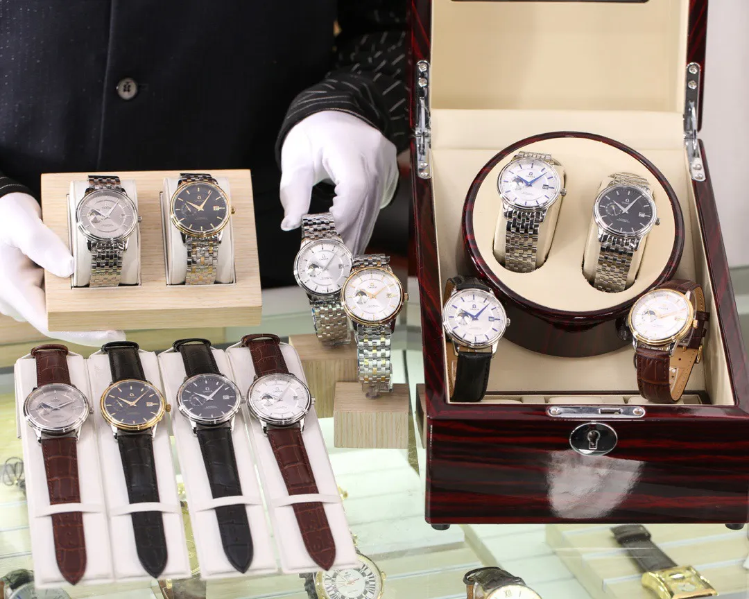 【Foreign trade import】💰1180! Omega (excellent and wise work) simple design 🔥Type: Exquisite men's watch (more excellent) Best design 🔥Strap: Genuine leather strap (more comfortable) for real men to wear 🔥Movement: super top mechanical movement (more stable) 🔥Material: mineral super strong mirror (more wear-resistant) Smart style, strong sense of thickness, special design, return with honor Size: diameter 41mm, thickness 12mm Smart launch! Welcome to reprint!