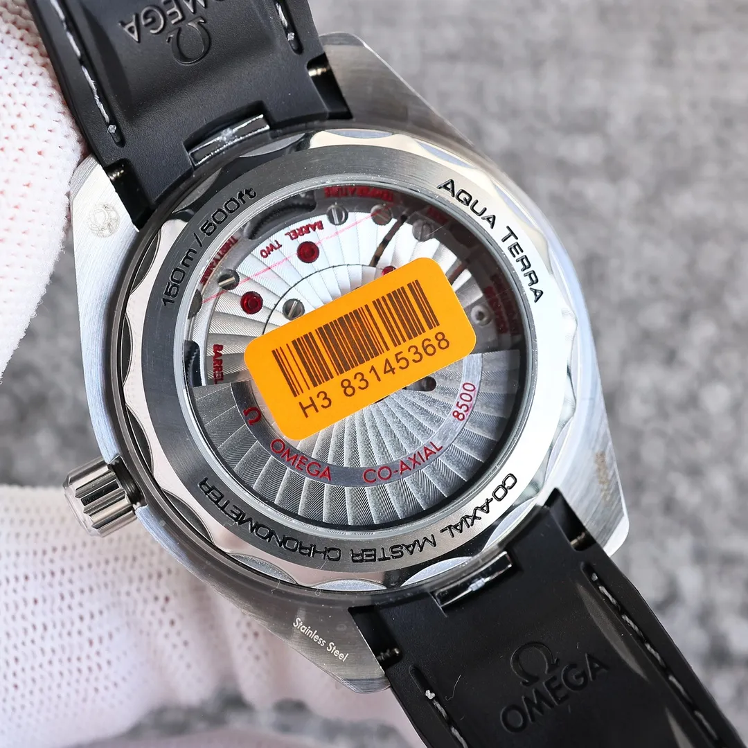 【High-end replica】💰1240! 【Customized all-in-one machine】💰1720! The Omega Seamaster Aqua Terra world time watch has become popular all over the world since its launch! The new Aqua Terra world time watch launched this year continues the exquisite craftsmanship and exquisite details of the previous model, and incorporates more advanced watchmaking technology. For watch fans who are keen on watch design, every detail of this watch is made by a famous factory. It is made of Aqua Terra style stainless steel, polished and brushed. The blue rubber strap continues the consistent design style of the Aqua Terra series. Sales have always been leading - the 150-meter series - with the launch of a new single product - breaking through the theme again: [Classic hot model to create greater glory] Brand: Omega (distinguished quality) Return of the ultimate product) Hot model type: Fine men's watch (high quality) [Seamaster 150 series] 316 stainless steel strap: Material: sapphire mirror (wear-resistant) embossed essence, vast and majestic, unique ingenuity, wrist treasure size: 40mm in diameter, 10mm thick, hot sale on the market! Welcome to reprint🔥