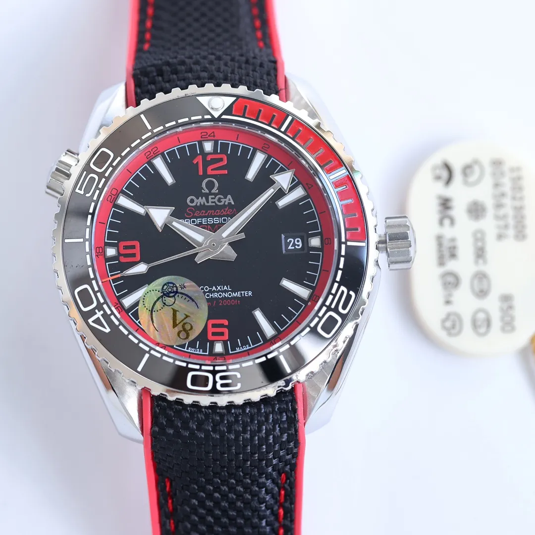 The entire range of Omega Seamaster watches has once again reached its peak! In 2020, the official highly recommended Seamaster series 600-meter diving watch has exclusive quality on the entire network [Movement] Equipped with 💯 brand new Japanese original Citizen 8215 automatic mechanical movement, original see-through design, corrected movement 8500 restoration all-in-one machine, 0 repairs, accurate running time, strong practicality, 100% waterproof [Glass] Double-bright sapphire shock-proof and scratch-proof glass Equipped with arched wear-resistant and scratch-resistant glass, it is three-level waterproof and can swim with confidence🏊, watch diameter 39.5/11mm [Case] Made of 316L fine steel case, equipped with the only original ceramic one-way rotating chronograph ring in its class [Belt] The buckle is polished by 316L fine steel, imported Italian cowhide and imported frog glue to show the perfect quality, equipped with the only original Omega stretch clasp in its class, which can be fine-adjusted. The exclusive quality code is 80456374 🔥Top quality products with constant quality🔥