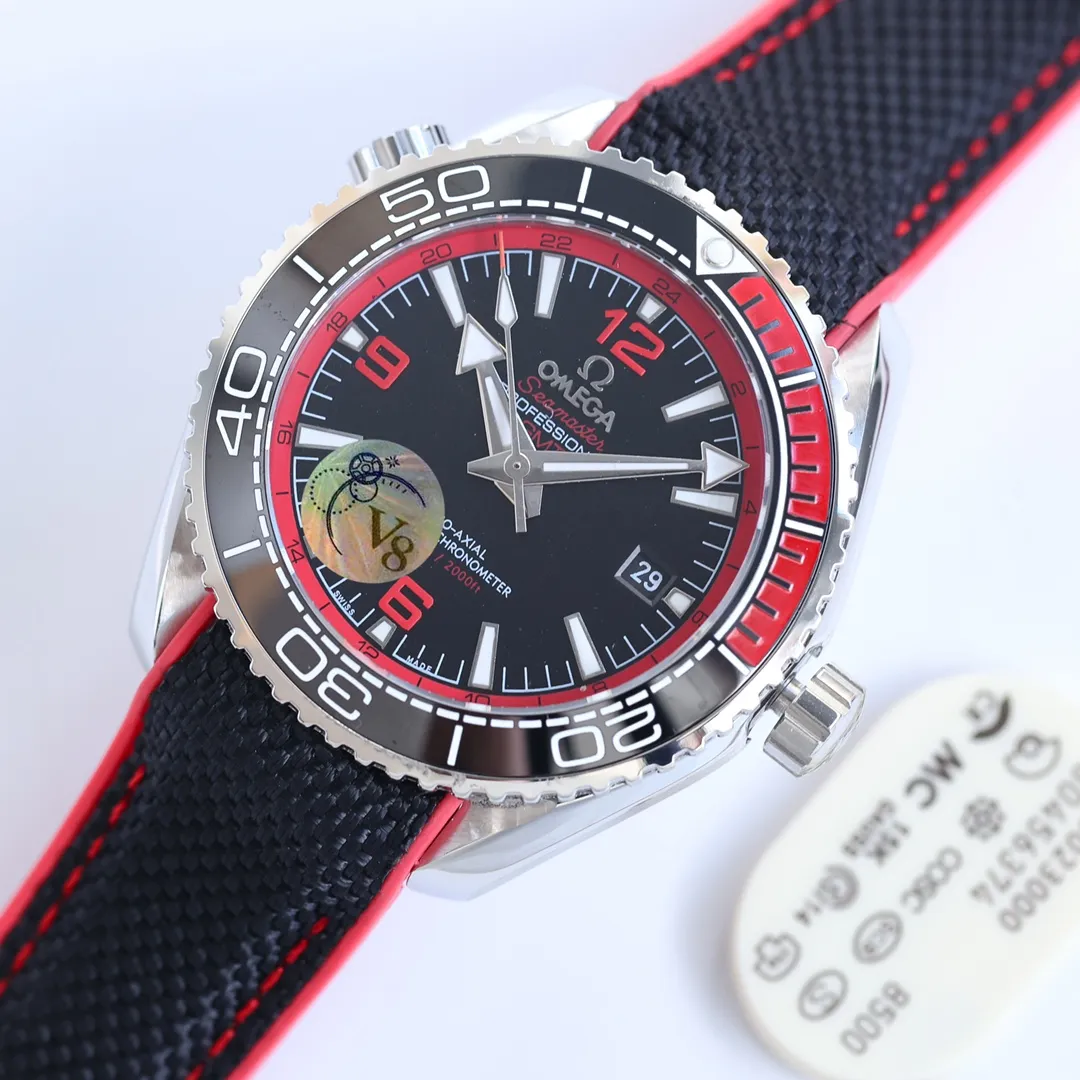 The entire range of Omega Seamaster watches has once again reached its peak! In 2020, the official highly recommended Seamaster series 600-meter diving watch has exclusive quality on the entire network [Movement] Equipped with 💯 brand new Japanese original Citizen 8215 automatic mechanical movement, original see-through design, corrected movement 8500 restoration all-in-one machine, 0 repairs, accurate running time, strong practicality, 100% waterproof [Glass] Double-bright sapphire shock-proof and scratch-proof glass Equipped with arched wear-resistant and scratch-resistant glass, it is three-level waterproof and can swim with confidence🏊, watch diameter 39.5/11mm [Case] Made of 316L fine steel case, equipped with the only original ceramic one-way rotating chronograph ring in its class [Belt] The buckle is polished by 316L fine steel, imported Italian cowhide and imported frog glue to show the perfect quality, equipped with the only original Omega stretch clasp in its class, which can be fine-adjusted. The exclusive quality code is 80456374 🔥Top quality products with constant quality🔥