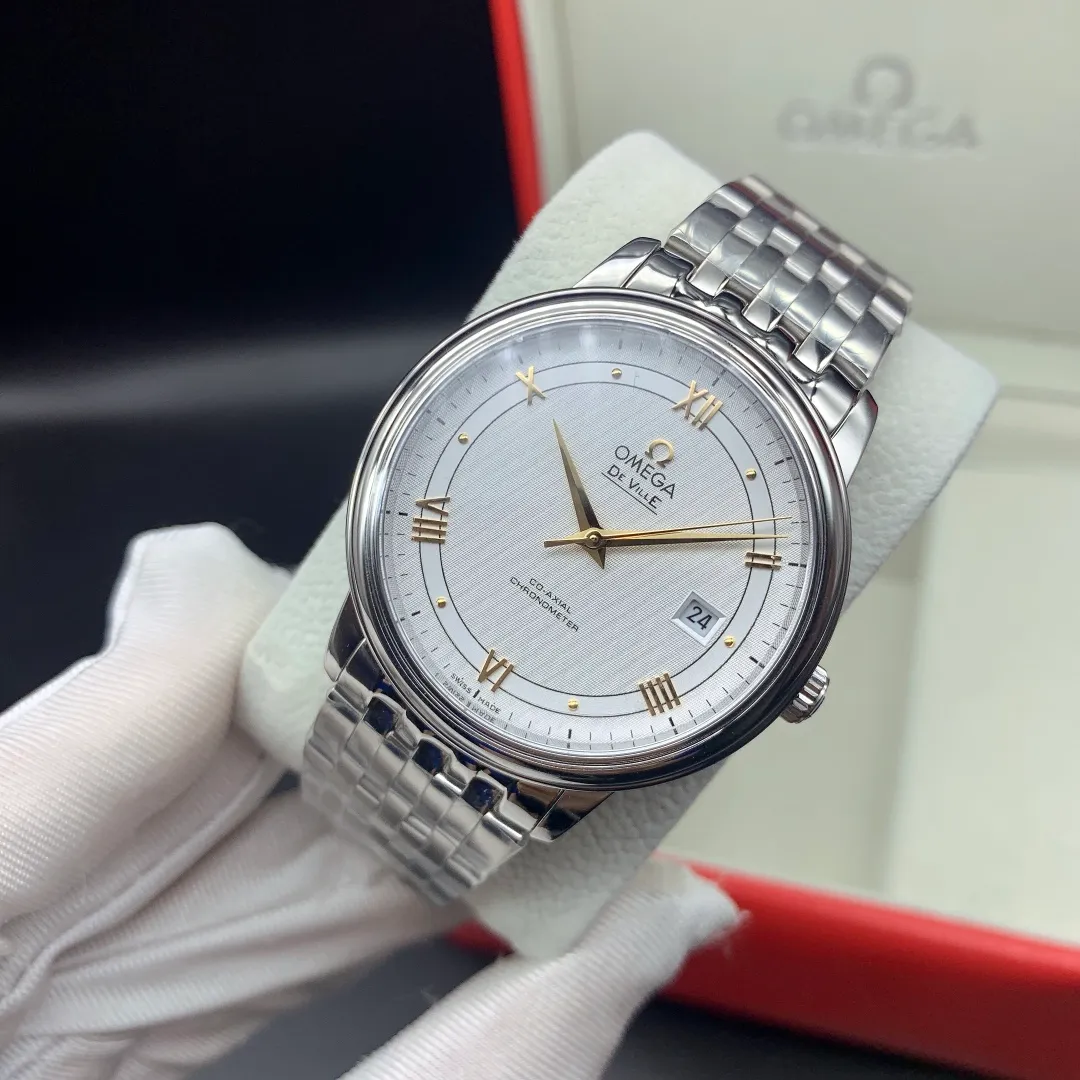 【High-end replica】💰1160! 【Customized all-in-one machine】💰1640! Omega's new arrival🔥🔥As a star hot-selling product✨✨basic model, the Diefei series⌚️⌚️ is favored by consumers with its classic and elegant design, and it is also the first choice for business! Reasons for recommendation: [Design]: This is the basic model of the Diefei series. It has an all-stainless steel case with the same brushed dial. The three hands are matched with the classic design of the 3⃣️ dot calendar window. The bottom cover is also engraved with the "God of Time" (a super primitive god from ancient Greek mythology, interpreting Omega's unique romantic meaning of time). A variety of dial elements are optional, and the steel skin is perfectly replaced. The simple atmosphere is suitable for different occasions, and the overall style is more youthful and energetic! [Configuration]: It adopts the imported Citizen 8215🇯🇵/9015 all-in-one movement, which has zero faults and more accurate travel time. The sapphire glass mirror is scratch-resistant and wear-resistant, the crown is polished to a perfect arc, and the brand logo "Ω" is clearly visible. [Size]: 39.5mmx11mm The overall appearance is elegant and gorgeous. Its style is suitable for formal wear, simplicity, fashion, literature and art, leisure, etc. It is the best choice for daily commuting and business negotiations! Welcome to order, make sure the quality🥂Worry-free after-sales🌹🌹
