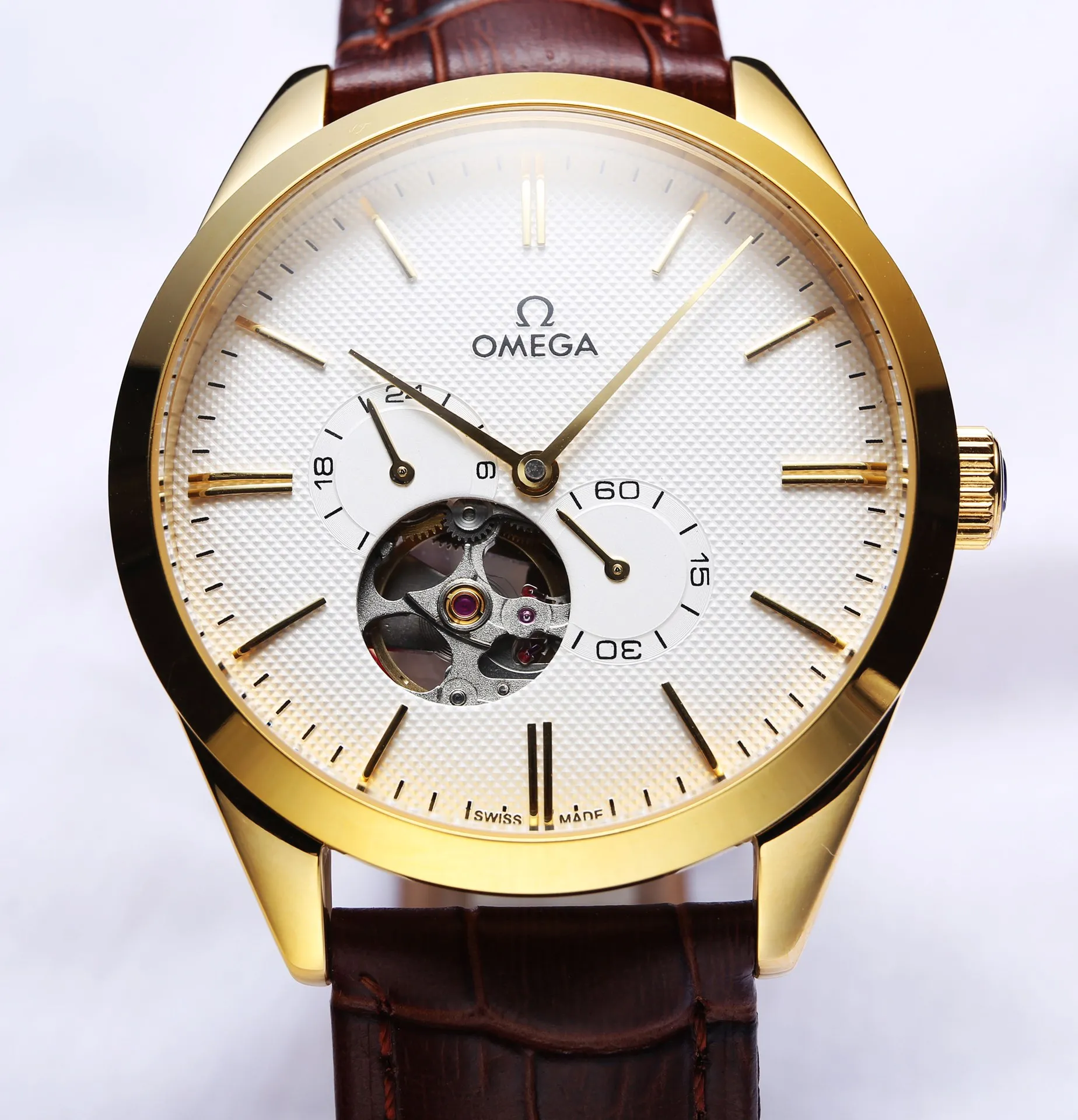 Omega - OMEGA's latest recommendation, equipped with a customized version of the original imported 82s7 movement (0 repairs and 0 after-sales), 9-digit 24-hour display, 5-digit small seconds design, 7-digit hollow window, the movement of the movement can be seen at a glance. It can store power for over 48 hours and is waterproof to a depth of 50 meters. [Case]: 316 fine steel (high-quality workmanship), top CNC cutting technology strives for perfect shell shape [Watch strap]: Italian imported cowhide strap/stainless steel bracelet [Movement]: imported 82s7 fully automatic mechanical movement (stable running time) [Glass]: advanced reinforced coated mirror [Size]: diameter 40mm, thickness 12mm (focus on original new machines) Focus is an attitude, produced by JH!
