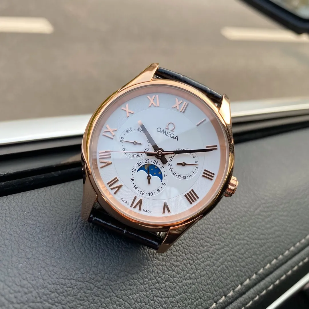 【High-end replica】💰1300! OMEGA-OMEGA‼ ️Diefei series, six-hand moon phase watch debuts, simple and elegant, showing calmness and magnanimity! 1.Watch size 40X12 mm. Sword-shaped hands. 2. The dial has a classic Arabic dial, and the moon phase function at six o'clock rotates once a day. 3. [Strap Buckle] It adopts a retro imitation crocodile strap that is soft and comfortable and matched with Omega's classic embossed pin buckle. 4.【Movement】Using imported Citizen 8215 mechanical movement🔥The top products are constantly produced🔥