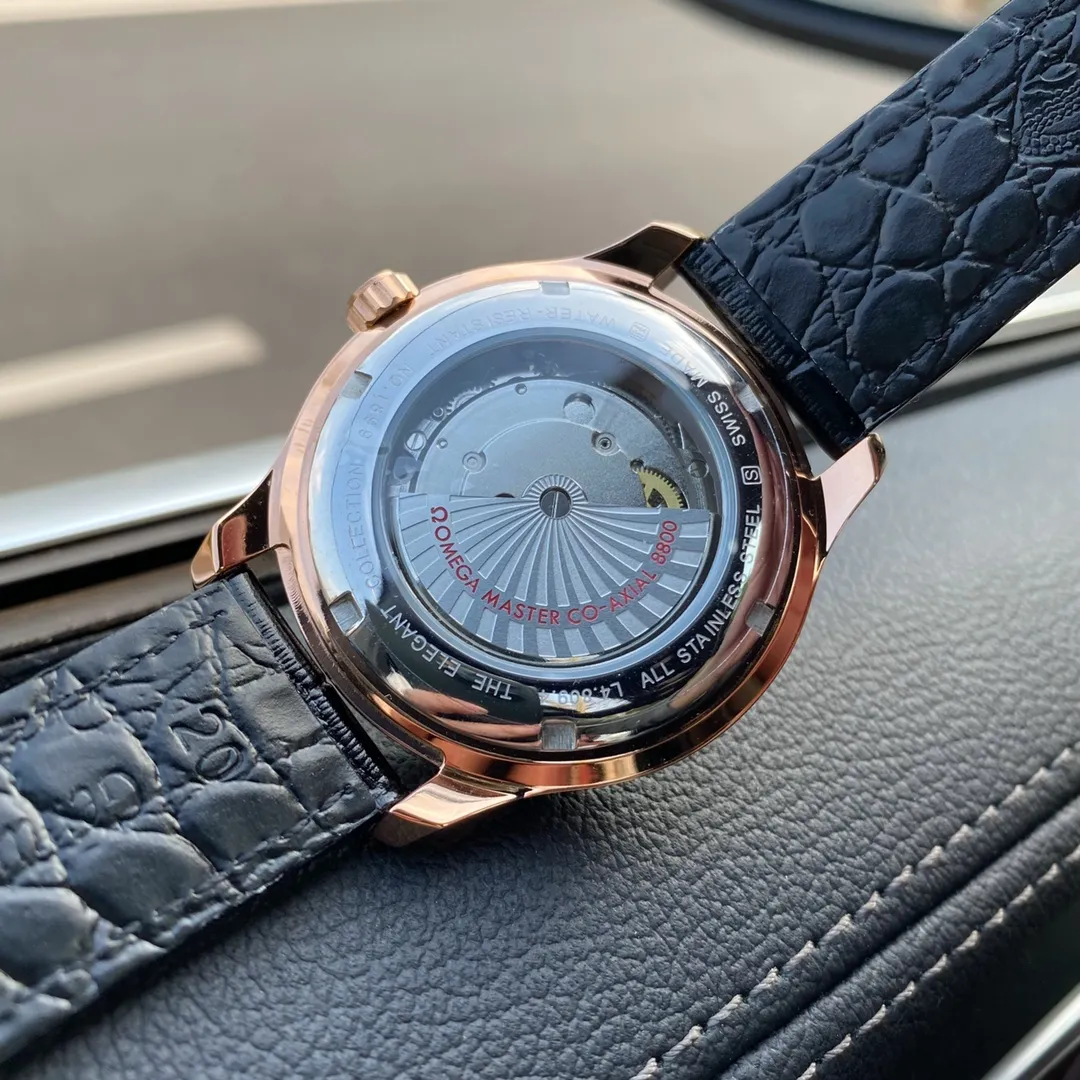【High-end replica】💰1300! OMEGA-OMEGA‼ ️Diefei series, six-hand moon phase watch debuts, simple and elegant, showing calmness and magnanimity! 1.Watch size 40X12 mm. Sword-shaped hands. 2. The dial has a classic Arabic dial, and the moon phase function at six o'clock rotates once a day. 3. [Strap Buckle] It adopts a retro imitation crocodile strap that is soft and comfortable and matched with Omega's classic embossed pin buckle. 4.【Movement】Using imported Citizen 8215 mechanical movement🔥The top products are constantly produced🔥