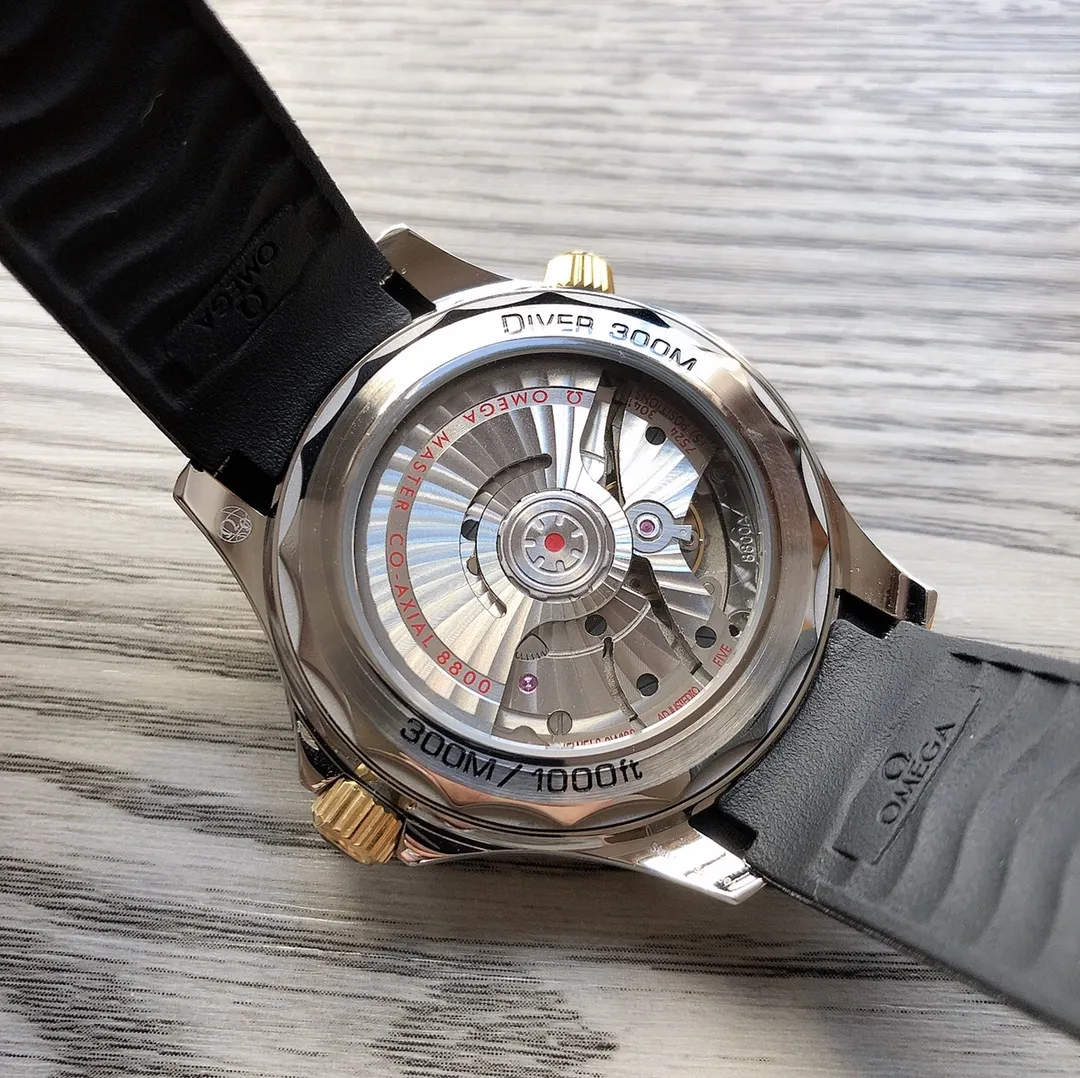 OMEGA Seamaster 210.61.42.20.01.001 🎮B28 Hot item: 300-meter diving watch James Bond, every man has a 007 dream in his heart, cold, rational and brave. Crafted with VS ingenuity, your 007 dream will come true. A mysterious surprise for you! Once you have it, there's nothing else to ask for! Clone 8800 automatic mechanical movement 🎮 Ceramic bezel, sapphire mirror, exclusive 007 nameplate on the side of the case ~ Incomparably handsome 🎮 Sanjie exquisitely recommends men’s mechanical watches SJ carefully creates ultra-realistic photo shoots for you