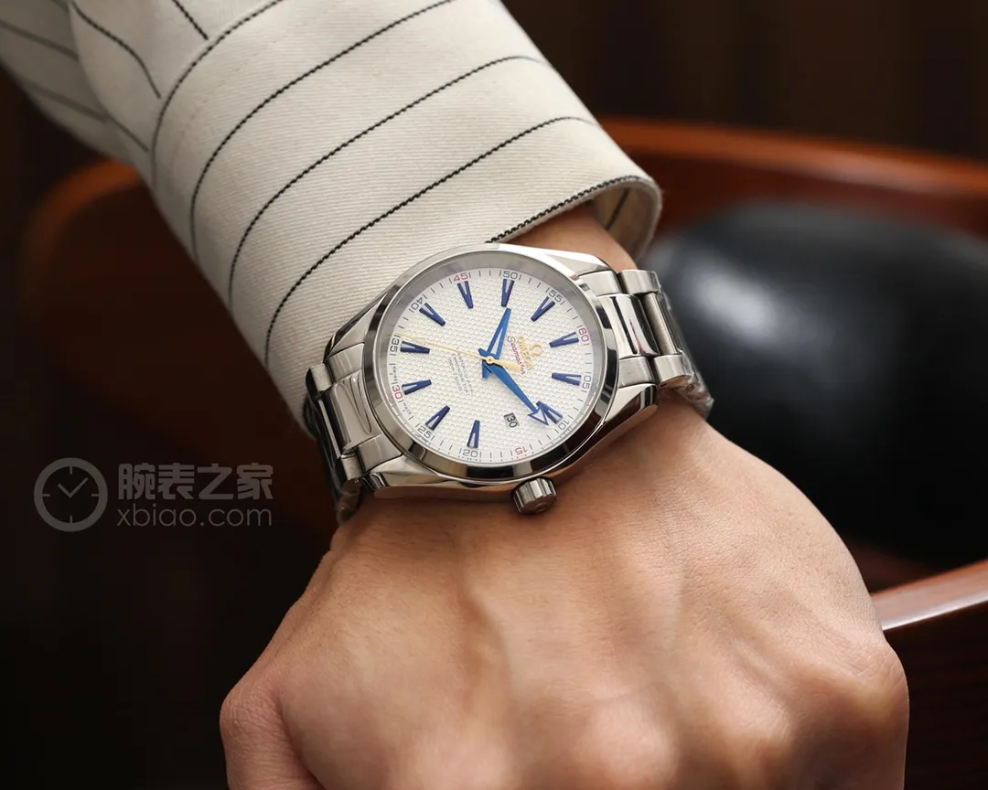 【Foreign trade import】💰1160! Omega has an indissoluble bond with the ocean. Decades before venturing into space, Omega had begun exploring the secrets of the deep sea. In 1932, the Omega Marine watch was tested at a depth of 73 meters in Lake Geneva and became a professional commercially available diving watch. In 1993, the Omega Seamaster 300-meter professional diving watch was born, becoming a truly classic diving watch masterpiece. Nowadays, the Omega Seamaster 300-meter diving watch is the sports watch of choice for many watch lovers. Its technological innovation and modern design concepts make it a professional and fashionable wrist timepiece. (Watch model: 210.22.44.51.03.001) ⚠️Features: The Omega Seamaster 150-meter watch has always been loved by everyone. This year, Omega launched the Seamaster 150-meter chronograph watch, with a total of 9 models in different colors. These new masterpieces not only change in appearance, the movement is equipped with a new automatic watch movement, this is Omega’s latest Master Chronometer!  ⚠️ [Latest bar picture] In an era when a new generation of watch lovers pursue multi-function and zero repairs - Haima officially recommends the 300-meter series 🌹👉👉 [Classic hot model to create greater glory] 🔥 Brand: Omega (return of distinguished quality products) [Breaking hot model after the year] Type: Fine men's watch (top) [Haima series] Strap: 316L stainless steel strap (comfortable) Movement: Original 8900 movement (stable) Material: Mineral super strong mirror (wear-resistant) Relief essence Vast atmosphere Unique ingenuity Treasure for the wrist Size: 41mm in diameter and 12mm thick Hot sale on the market! Welcome to reprint! Watch summary: Today, the Omega Seamaster series is one of the brand’s most popular series. This series has a highly recognizable appearance design and an accurate movement! Welcome to taste! ——Welcome to forward!