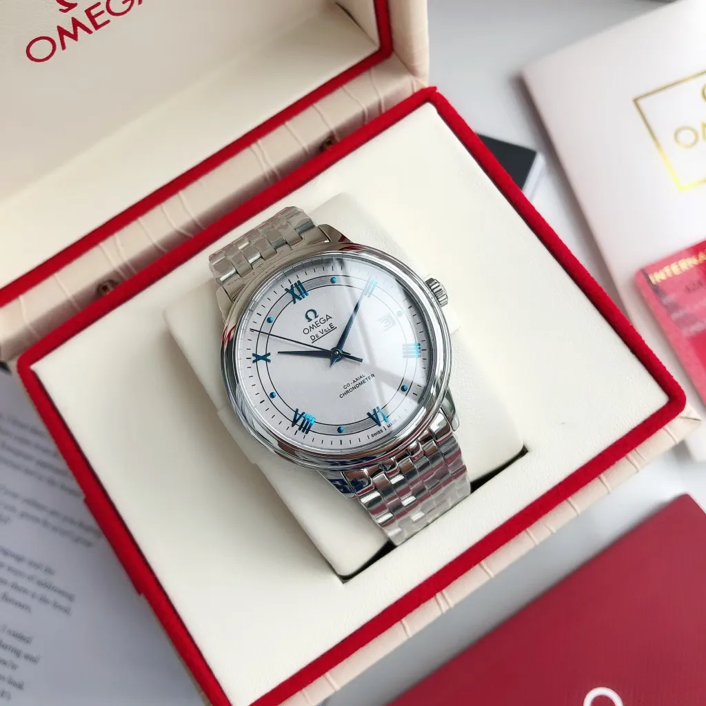 【High-end replica】💰1160! 【Customized all-in-one machine】💰1720! 2023 upgraded blockbuster model - Omega Butterfly De Ville series men's watch [Casual, simple and classic hot model] After the De Ville series was discontinued last year, the factory persisted in adhering to the concept of providing better prices and being more people-friendly. It spent nearly a year strictly controlling and selecting high-quality suppliers of various accessories. Thanks to the strong support of a replica factory, it has worked hard to create today's upgraded and high-quality products at the same price‼ ️ This upgrade uses the same-level lettering from a certain factory, corrects the original synchronous stretch clasp, and passes the factory damage test to ensure excellent quality [Movement] Equipped with zero repair 💯 Brand new Citizen 9015 all-in-one automatic mechanical movement, precise travel time and long-lasting, highly recognized by watch friends [Case] 316L stainless steel case, modified and beautiful body The bottom cover is embossed according to the original synchronized track text. The 39.5mm shell size adheres to the same original details. Curved dial. 100-meter depth waterproof. Scratch-resistant sapphire mirror. [Bracelet] Use 316L stainless steel bracelet with original folding stretch buckle of the same material or calfskin strap. This picture is a real shot of a customized all-in-one machine!