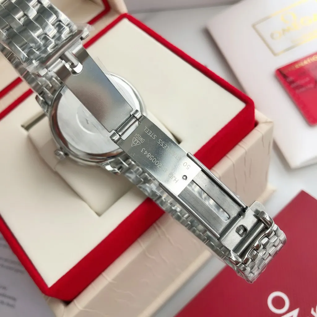 【High-end replica】💰1160! 【Customized all-in-one machine】💰1720! 2023 upgraded blockbuster model - Omega Butterfly De Ville series men's watch [Casual, simple and classic hot model] After the De Ville series was discontinued last year, the factory persisted in adhering to the concept of providing better prices and being more people-friendly. It spent nearly a year strictly controlling and selecting high-quality suppliers of various accessories. Thanks to the strong support of a replica factory, it has worked hard to create today's upgraded and high-quality products at the same price‼ ️ This upgrade uses the same-level lettering from a certain factory, corrects the original synchronous stretch clasp, and passes the factory damage test to ensure excellent quality [Movement] Equipped with zero repair 💯 Brand new Citizen 9015 all-in-one automatic mechanical movement, precise travel time and long-lasting, highly recognized by watch friends [Case] 316L stainless steel case, modified and beautiful body The bottom cover is embossed according to the original synchronized track text. The 39.5mm shell size adheres to the same original details. Curved dial. 100-meter depth waterproof. Scratch-resistant sapphire mirror. [Bracelet] Use 316L stainless steel bracelet with original folding stretch buckle of the same material or calfskin strap. This picture is a real shot of a customized all-in-one machine!