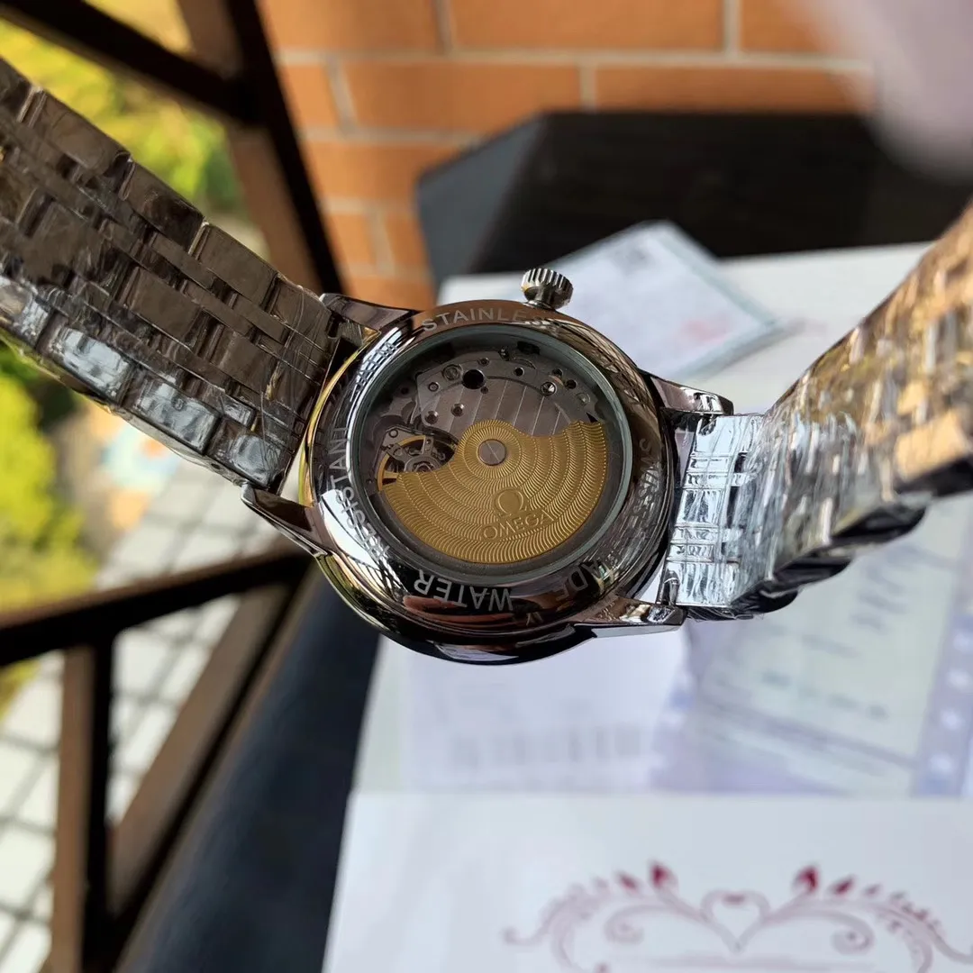 [Foreign trade import] 630 each. The most recommended Omega 💕couple watch 💕 brand new launch equipped with 9⃣ digits unique 🌞🌛 function and 24-hour configuration original imported 8215 moon camera movement 👍 zero repair sapphire crystal glass Imported from Italy 🐂Calfskin standard size 40mm for men and 34mm for women. Craftsmanship🏆Fashionable and elegant, it’s yours🔥Top-quality products are constantly produced🔥