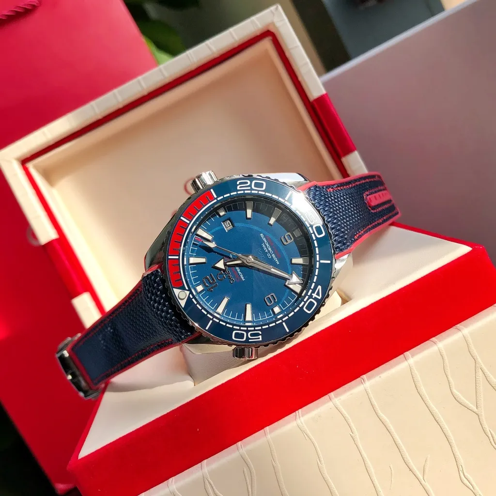 High-end replica 💰1240! TW Taiwan Factory💰1720! 2024 new customized Omega Seamaster series 600-meter America's Cup limited edition diving watch has arrived. It is exclusively customized with original synchronization details. Each watch number is engraved with an identification number and will never be repeated. The ceramic bezel is unique to the entire network. It has a Citizen movement internally and the external repair details are synchronized with the original. [Movement] Equipped with 💯 Brand new Japanese original 9015 automatic mechanical movement, 0️⃣ repair, accurate running time, strong practicality [Case] Made of 316L stainless steel, electroplated in the vacuum furnace of the entire network, equipped with the only original ceramic one-way rotating chronograph ring in its class [Bracelet] Official synchronous rubber strap or 316 stainless steel chain of the Seamaster 600m Diving Watch produced by GD, with the only original push-pull adjustable clasp in its class ⚠️Please look for the exclusive quality of GD products