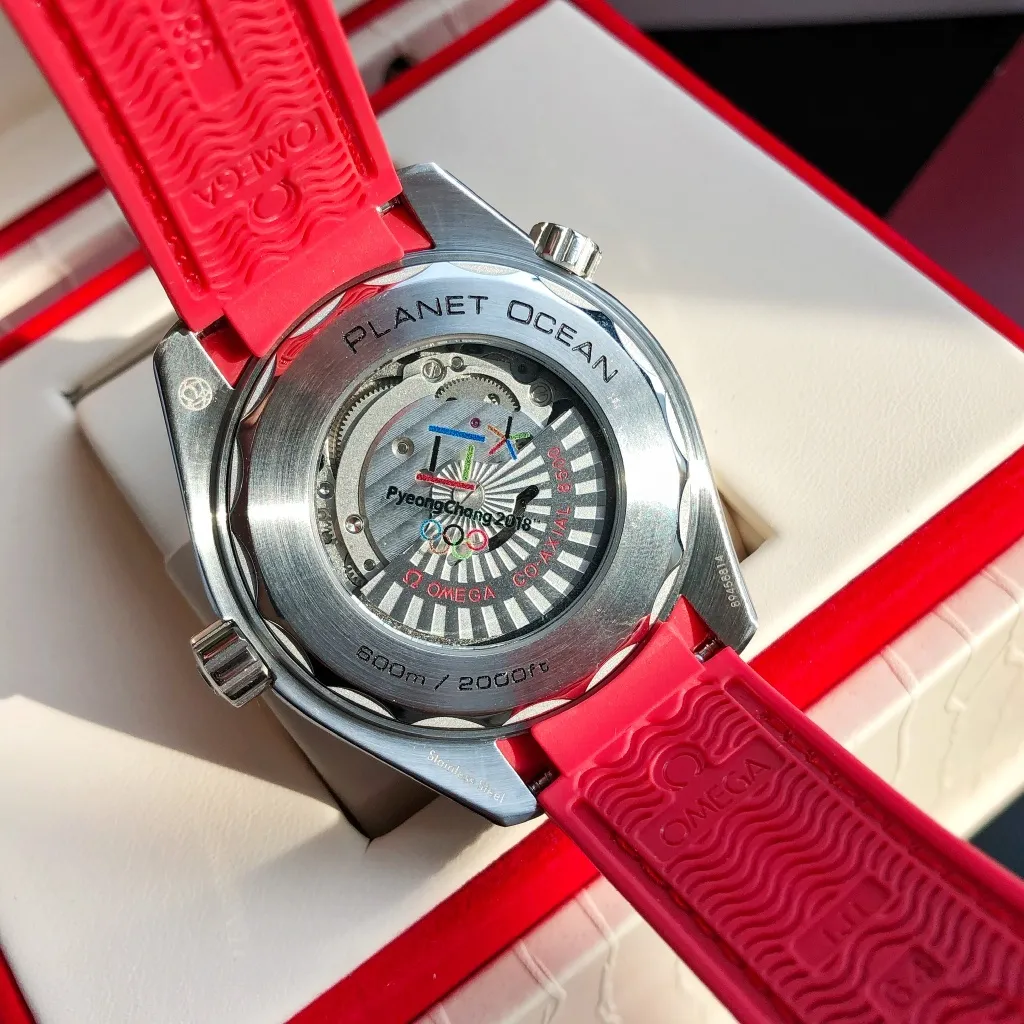 High-end replica 💰1240! TW Taiwan Factory💰1720! 2024 new customized Omega Seamaster series 600-meter America's Cup limited edition diving watch has arrived. It is exclusively customized with original synchronization details. Each watch number is engraved with an identification number and will never be repeated. The ceramic bezel is unique to the entire network. It has a Citizen movement internally and the external repair details are synchronized with the original. [Movement] Equipped with 💯 Brand new Japanese original 9015 automatic mechanical movement, 0️⃣ repair, accurate running time, strong practicality [Case] Made of 316L stainless steel, electroplated in the vacuum furnace of the entire network, equipped with the only original ceramic one-way rotating chronograph ring in its class [Bracelet] Official synchronous rubber strap or 316 stainless steel chain of the Seamaster 600m Diving Watch produced by GD, with the only original push-pull adjustable clasp in its class ⚠️Please look for the exclusive quality of GD products