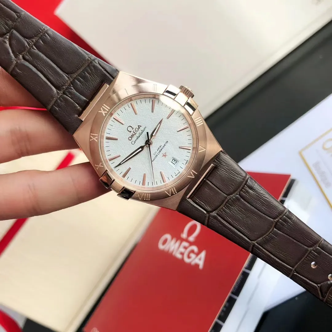 【High-end replica】💰1300! 【Customized all-in-one machine】💰1720! 2023 official new product - the fifth generation of Omega's "Constellation Gents" constellation series is on the market [color] After ten years of hard work, never give in! Another high-quality, ultra-affordable masterpiece that once again refreshes the "genuine appearance details, built-in brand new Citizen movement" [Movement] The entire network's exclusive replica of the Constellation series men's watch is equipped with the brand new Citizen 8215 automatic mechanical movement, exclusive corrected automatic hammer, the movement's kinetic energy is durable, accurate in travel time, ⭕️reworked [Case] 💯 Super waterproof, you can swim with confidence🚰 316L fine steel case, same material bracelet CNC cutting process, perfect shell shape and connection, vintage craftsmanship, the thinnest workmanship of the same level of movement [Details] The words are synchronized with the original strips, the texture is delicate, the disk surface is simple and elegant, the ring edge is hand-decorated and electroplated in a vacuum furnace, the color is uniform and bright, the original same color is complete, the strap is made of Italian calfskin with the original folding clasp