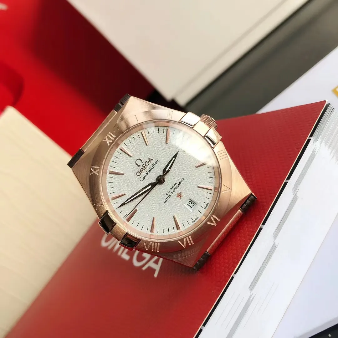 【High-end replica】💰1300! 【Customized all-in-one machine】💰1720! 2023 official new product - the fifth generation of Omega's "Constellation Gents" constellation series is on the market [color] After ten years of hard work, never give in! Another high-quality, ultra-affordable masterpiece that once again refreshes the "genuine appearance details, built-in brand new Citizen movement" [Movement] The entire network's exclusive replica of the Constellation series men's watch is equipped with the brand new Citizen 8215 automatic mechanical movement, exclusive corrected automatic hammer, the movement's kinetic energy is durable, accurate in travel time, ⭕️reworked [Case] 💯 Super waterproof, you can swim with confidence🚰 316L fine steel case, same material bracelet CNC cutting process, perfect shell shape and connection, vintage craftsmanship, the thinnest workmanship of the same level of movement [Details] The words are synchronized with the original strips, the texture is delicate, the disk surface is simple and elegant, the ring edge is hand-decorated and electroplated in a vacuum furnace, the color is uniform and bright, the original same color is complete, the strap is made of Italian calfskin with the original folding clasp
