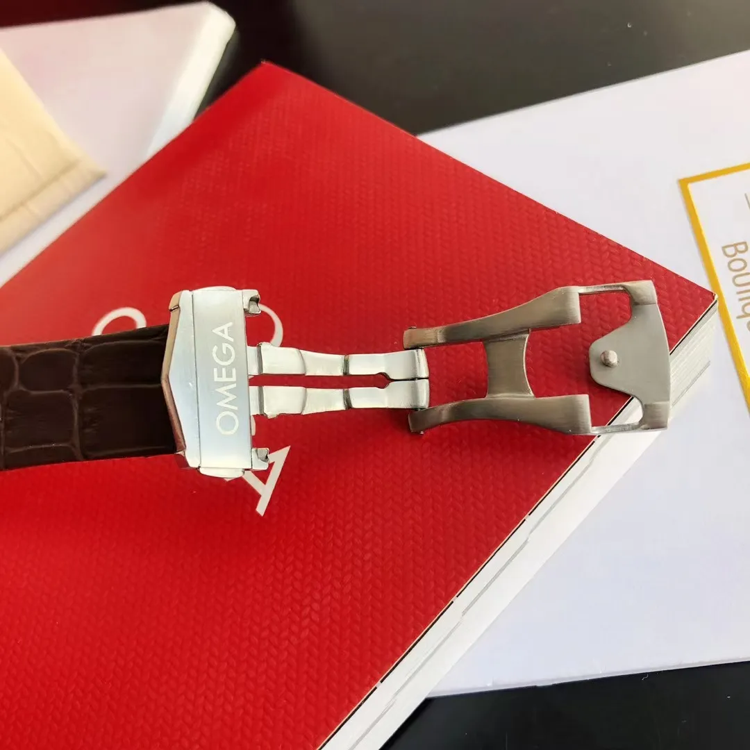 【High-end replica】💰1300! 【Customized all-in-one machine】💰1720! 2023 official new product - the fifth generation of Omega's "Constellation Gents" constellation series is on the market [color] After ten years of hard work, never give in! Another high-quality, ultra-affordable masterpiece that once again refreshes the "genuine appearance details, built-in brand new Citizen movement" [Movement] The entire network's exclusive replica of the Constellation series men's watch is equipped with the brand new Citizen 8215 automatic mechanical movement, exclusive corrected automatic hammer, the movement's kinetic energy is durable, accurate in travel time, ⭕️reworked [Case] 💯 Super waterproof, you can swim with confidence🚰 316L fine steel case, same material bracelet CNC cutting process, perfect shell shape and connection, vintage craftsmanship, the thinnest workmanship of the same level of movement [Details] The words are synchronized with the original strips, the texture is delicate, the disk surface is simple and elegant, the ring edge is hand-decorated and electroplated in a vacuum furnace, the color is uniform and bright, the original same color is complete, the strap is made of Italian calfskin with the original folding clasp