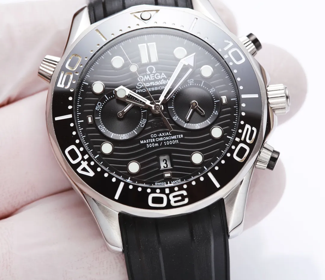【High-end replica】💰1440! The new Omega Seamaster 300-meter multifunctional 5-pin design diving watch has arrived🎉Feedback is coming! Always adhering to practical value, there is no best, only better upgrade concepts to reach the top again! [Movement] Equipped with a brand new automatic mechanical movement, original transparent bottom design, 0️⃣ repair, accurate running time, strong practicality [Case] ​​Made of 316L stainless steel case, equipped with the only original ceramic one-way rotating timing ring in its class. The exclusive version is consistent with the original ceramic ring. 🆚Wear-resistant, anti-scratch⚙️High quality [Mirror high-definition reinforced coating, anti-scratch and anti-wear mirror. [Bracelet] 316 fine steel nine-bead bracelet, equipped with the only original push-pull adjustable clasp in its class. The dial adopts two-color ice blue luminous synchronization