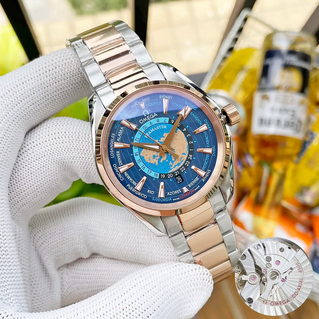 【High-end replica】💰1240! Customized all-in-one machine 💰1720! The Omega Seamaster World Ocean Series Aqua Terra 150 Meter Series world time watch became popular all over the world as soon as it came out. Today, exquisite watchmaking craftsmanship and attention to detail are inherited in newly launched watches, and more eye-catching craftsmanship and design elements are incorporated. The dial adopts Aqua Terra’s classic vertical teak texture, surrounded by different cities around the world. The 43mm case is equipped with an imported fully automatic mechanical movement. There is a new inner dial in the center of the dial. The grade 5 titanium plate shows an image of the earth overlooking the North Pole. The blue ocean is engraved with laser ablation technology, and the outline of the land is outlined in relief.