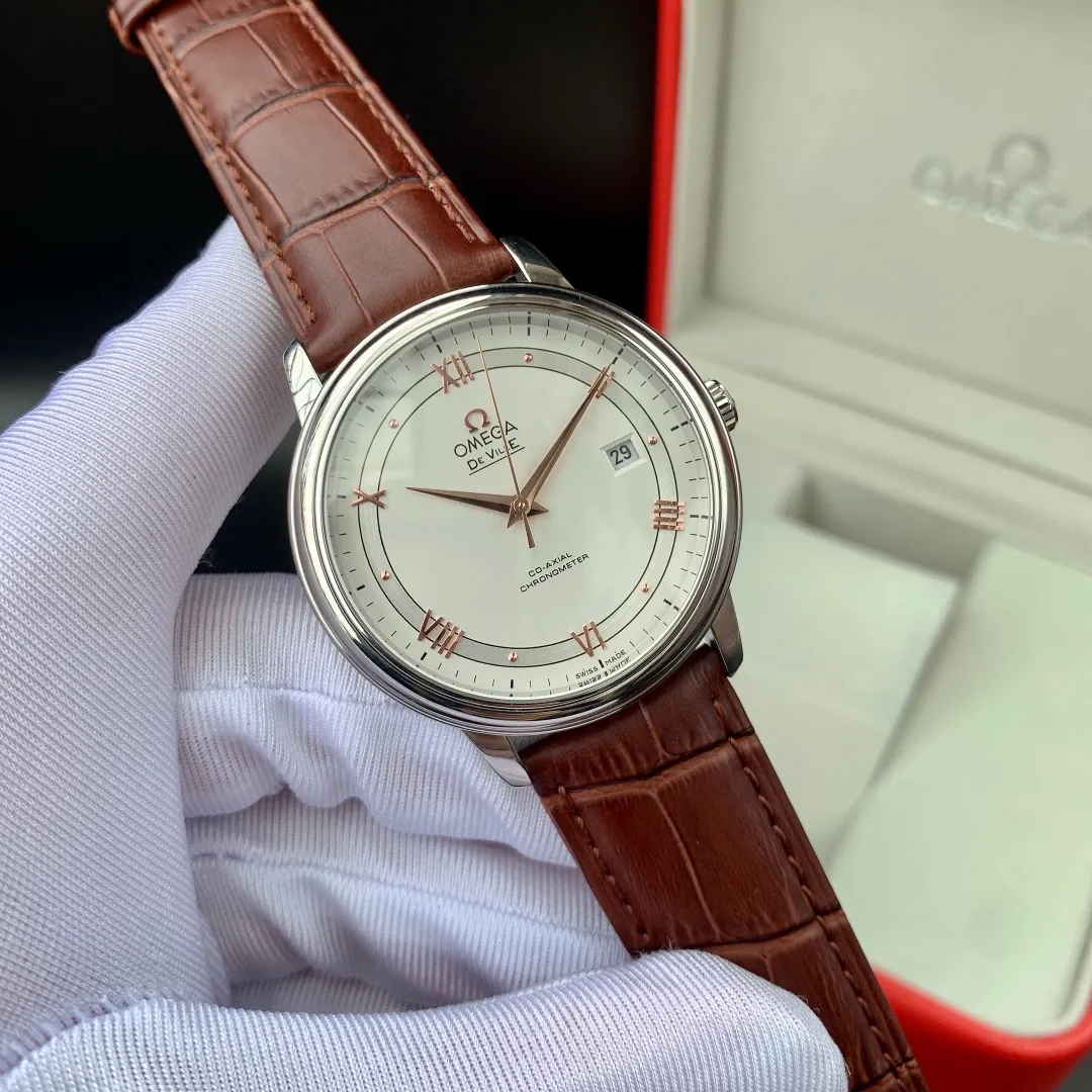 【High-end replica】💰1160! 【Customized all-in-one machine】💰1640! Omega's new arrival🔥🔥As a star hot-selling product✨✨basic model, the Diefei series⌚️⌚️ is favored by consumers with its classic and elegant design, and it is also the first choice for business! Reasons for recommendation: [Design]: This is the basic model of the Diefei series. It has an all-stainless steel case with the same brushed dial. The three hands are matched with the classic design of the 3⃣️ dot calendar window. The bottom cover is also engraved with the "God of Time" (a super primitive god from ancient Greek mythology, interpreting Omega's unique romantic meaning of time). A variety of dial elements are optional, and the steel skin is perfectly replaced. The simple atmosphere is suitable for different occasions, and the overall style is more youthful and energetic! [Configuration]: It adopts the imported Citizen 8215🇯🇵/9015 all-in-one movement, which has zero faults and more accurate travel time. The sapphire glass mirror is scratch-resistant and wear-resistant, the crown is polished to a perfect arc, and the brand logo "Ω" is clearly visible. [Size]: 39.5mmx11mm The overall appearance is elegant and gorgeous. Its style is suitable for formal wear, simplicity, fashion, literature and art, leisure, etc. It is the best choice for daily commuting and business negotiations! Welcome to order, make sure the quality🥂Worry-free after-sales🌹🌹