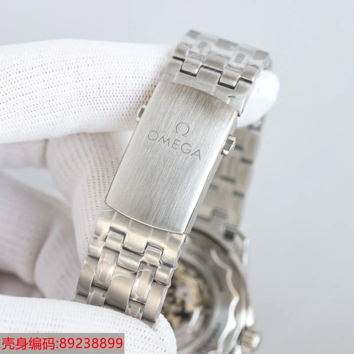 【High-end replica】💰1300! 【Customized all-in-one machine】💰1900! Omega Seamaster 007 First Anniversary Series 300-meter Diving Watch is of exclusive quality on the entire network. [Movement] It is equipped with a brand new Citizen all-in-one fully automatic mechanical movement imported from Japan, which truly achieves zero repairs, accurate running time, strong practicality and 100% waterproof. [Glass] High-definition double-bore sapphire glass [Ceramic ring] Imported ceramic ring with 12-point sapphire moonlight beads (beautiful/high-end) [Pointer] Super-LumiNova luminous coating, blue and green two-color luminous, green luminous display on the minute hand with green luminous dot on the bezel for diving oxygen countdown [Turbo plate] Corresponds to the original 8800, 8806, 8807 electroplated metal rotor [Literal] Corresponds to the counter Haima 300 porcelain surface craftsmanship (the visual effect beats ordinary oil pressure) [Case] Made of 316L fine steel case, equipped with the only original ceramic one-way rotating chronograph ring in its class. The pressure relief valve on the side of the case is the same as the original one. The watch diameter is 42/11mm, the official perfect size, with the latest 007 logo on the side