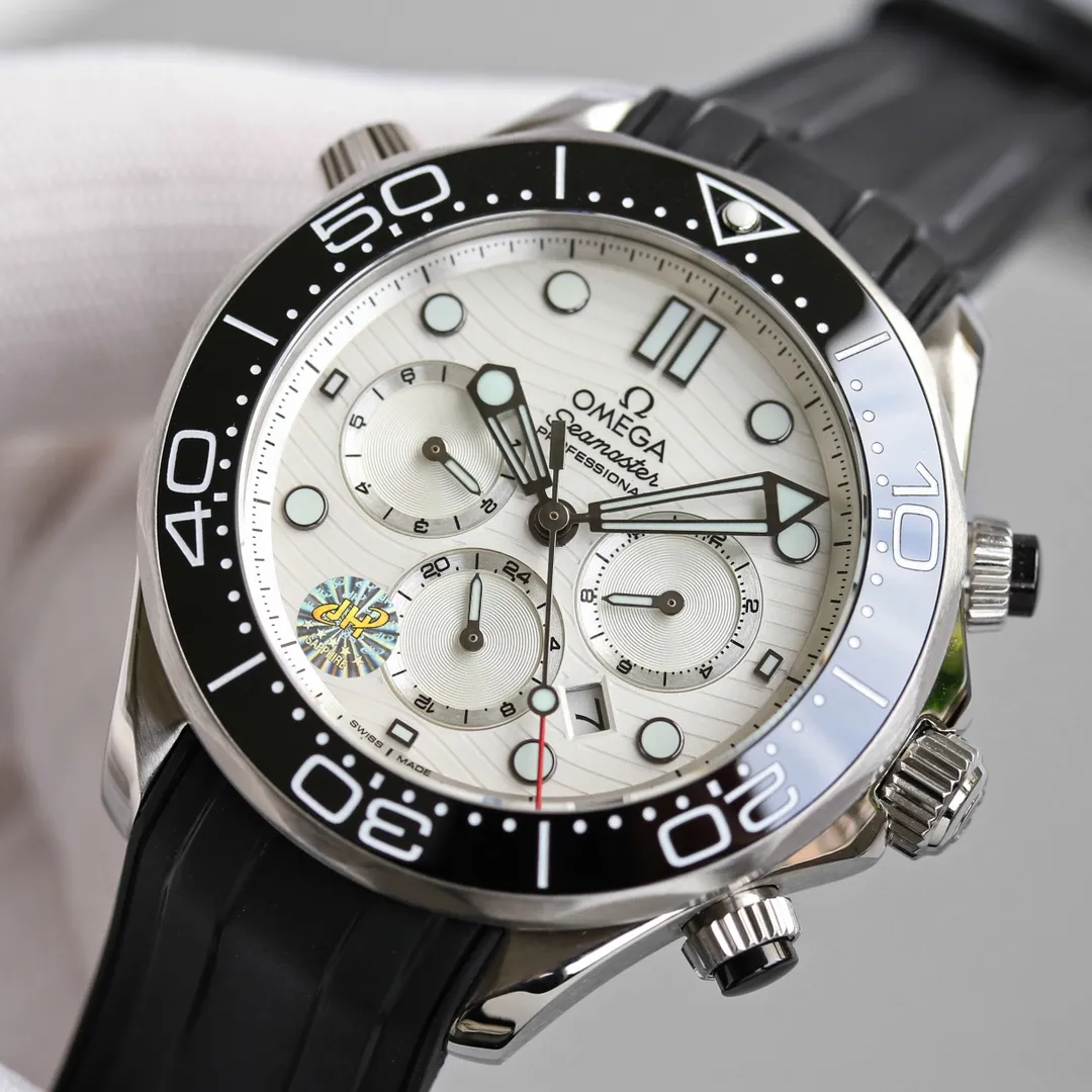【Top Replica】💰4300! OMEGA's new Seamaster 300M series multi-function men's watch 1. Equipped with Japan's original 9100 (zero repair) multi-function automatic mechanical movement (week, month, 24-hour calendar) with accurate travel time, original see-through design, and revised movement 9900 top. 2. The watch case is made of 316 stainless steel. The case is sandblasted, white and bright, and the beveled edges are polished and chamfered in the same way as the genuine product. The size is 44mm. 3. It is equipped with the only original ceramic one-way rotating timing ring in its class. The scales and characters on the ceramic ring are made of "white enamel" technology, which is not easy to turn yellow and is shiny. 4. Made of scratch-resistant and wear-resistant sapphire glass, waterproof to a depth of 50 meters. 5. The luminous material is filled with Swiss Super-lumiNova c3 non-radioactive super luminous material. 6. Use natural fluorine rubber tape and match Omega original pin buckle.               A masterpiece worth owning! !
