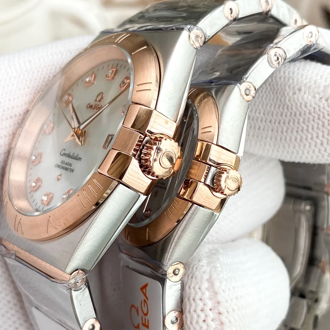 【Foreign Trade Import】💰1080 each! Omega-2020 latest model‼ ️Couples' Constellation Series Quartz Watches are now on the market. Constellation Quartz Series Watches - delicate touch, beautiful in every detail! [Case]: 1:1 exquisite reproduction, large size 40mm, small size 28mm, sapphire crystal mirror, 3-degree super waterproof. Every effort has been made to reproduce all the exquisite details, showing the innovative, refined and elegant style of this series. [Watch strap]: Horizontal strip chain strap, exquisite workmanship and delicate polishing. The frosted links alternate with finely polished links, creating an extraordinary luster. The bracelet is equipped with a butterfly clasp, and the structure is synchronized with the original. [Movement]: Equipped with quartz movement imported from Switzerland, it is strong, stable and trouble-free, giving you a perfect experience of precision and reliability.    Made with sincerity and meticulousness🔥Top-quality products, constant quality🔥