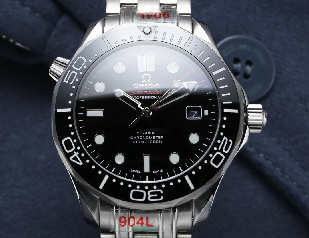 【High cost performance】💰1900! The Omega Seamaster 300 series reaches its peak again! In 2021, the official website strongly recommends the exclusive quality of the Seamaster series 300-meter diving watch on the entire network. [Movement] Equipped with 💯 brand new Citizen fully automatic mechanical movement imported from Japan, replica of the original 8800 all-in-one machine, with a transparent bottom design, truly zero 0️⃣ repairs, accurate running time, strong practicality and 100% waterproof. [Glass] Equipped with top-grade anti-glare sapphire glass on both sides, it is fireproof, wear-resistant and scratch-resistant. [Hands] Super-LumiNova luminous coating, blue and green two-color luminous, green luminous minute hand display with green luminous dot on the bezel for diving oxygen countdown [Calendar] Equipped with a calendar window replica of the original corresponding color [Case] ​​Made of 316L stainless steel case, equipped with the only original ceramic unidirectional rotating timing ring in its class. The waterproof valve on the side of the case is the same as the original super red waterproof ring. The watch diameter is 42/11mm, the official perfect size. [Watch strap] The buckle is polished from 316L fine steel, and the steel strap is connected by screws. It has a dual choice of imported frog rubber strap and stainless steel strap, showing perfect quality. It is equipped with the only original Omega stretch buckle in its class. It is the best value in its class. Please verify the exclusive details. (Focus on original new machines) Focus is an attitude, produced by JH!