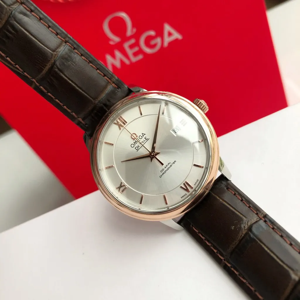 【High-end replica】💰1160! 【Customized all-in-one machine】💰1720! 2023 upgraded blockbuster model - Omega Butterfly De Ville series men's watch [Casual, simple and classic hot model] After the De Ville series was discontinued last year, the factory persisted in adhering to the concept of providing better prices and being more people-friendly. It spent nearly a year strictly controlling and selecting high-quality suppliers of various accessories. Thanks to the strong support of a replica factory, it has worked hard to create today's upgraded and high-quality products at the same price‼ ️ This upgrade uses the same-level lettering from a certain factory, corrects the original synchronous stretch clasp, and passes the factory damage test to ensure excellent quality [Movement] Equipped with zero repair 💯 Brand new Citizen 9015 all-in-one automatic mechanical movement, precise travel time and long-lasting, highly recognized by watch friends [Case] 316L stainless steel case, modified and beautiful body The bottom cover is embossed according to the original synchronized track text. The 39.5mm shell size adheres to the same original details. Curved dial. 100-meter depth waterproof. Scratch-resistant sapphire mirror. [Bracelet] Use 316L stainless steel bracelet with original folding stretch buckle of the same material or calfskin strap. This picture is a real shot of a customized all-in-one machine!