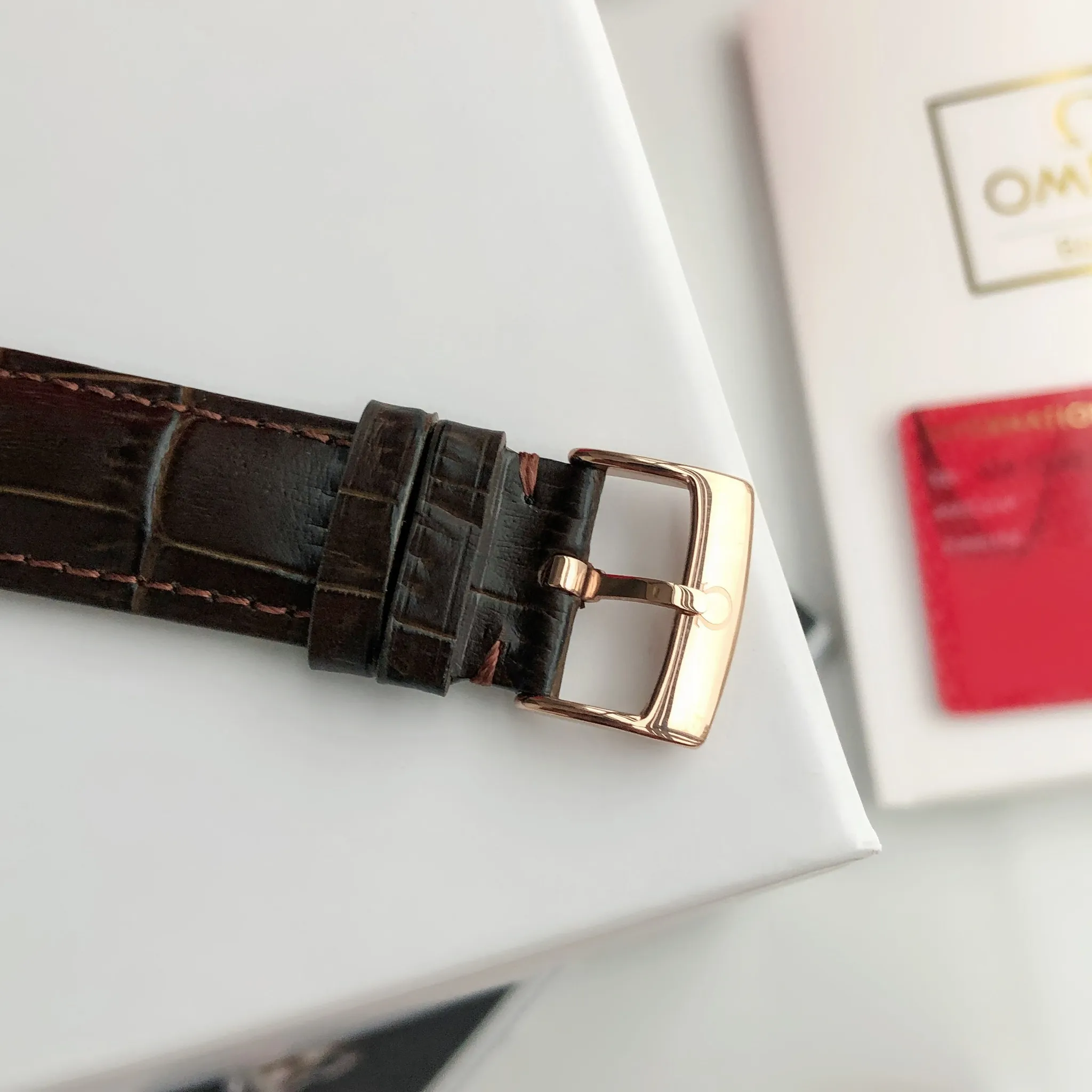 【High-end replica】💰1160! 【Customized all-in-one machine】💰1720! 2023 upgraded blockbuster model - Omega Butterfly De Ville series men's watch [Casual, simple and classic hot model] After the De Ville series was discontinued last year, the factory persisted in adhering to the concept of providing better prices and being more people-friendly. It spent nearly a year strictly controlling and selecting high-quality suppliers of various accessories. Thanks to the strong support of a replica factory, it has worked hard to create today's upgraded and high-quality products at the same price‼ ️ This upgrade uses the same-level lettering from a certain factory, corrects the original synchronous stretch clasp, and passes the factory damage test to ensure excellent quality [Movement] Equipped with zero repair 💯 Brand new Citizen 9015 all-in-one automatic mechanical movement, precise travel time and long-lasting, highly recognized by watch friends [Case] 316L stainless steel case, modified and beautiful body The bottom cover is embossed according to the original synchronized track text. The 39.5mm shell size adheres to the same original details. Curved dial. 100-meter depth waterproof. Scratch-resistant sapphire mirror. [Bracelet] Use 316L stainless steel bracelet with original folding stretch buckle of the same material or calfskin strap. This picture is a real shot of a customized all-in-one machine!