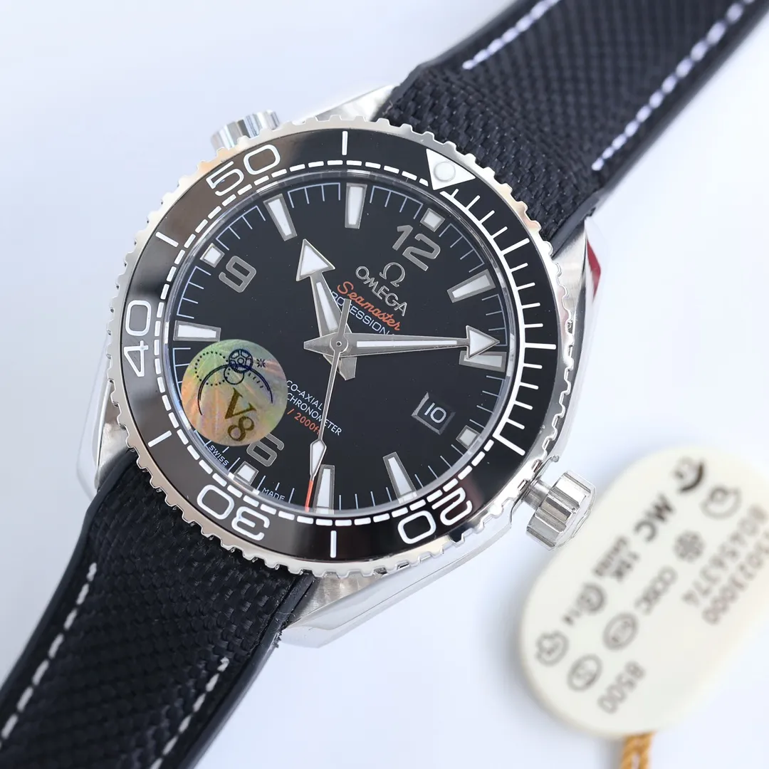 【High-end replica】💰1720! The entire range of Omega Seamaster watches has once again reached its peak! In 2020, the official highly recommended Seamaster series 600-meter diving watch has exclusive quality on the entire network [Movement] Equipped with 💯 brand new Japanese original Citizen 8215 automatic mechanical movement, original see-through design, corrected movement 8500 restoration all-in-one machine, 0 repairs, accurate running time, strong practicality, 100% waterproof [Glass] Double-bright sapphire shock-proof and scratch-proof glass Equipped with arched wear-resistant and scratch-resistant glass, it is three-level waterproof and can swim with confidence🏊, watch diameter 39.5/11mm [Case] Made of 316L fine steel case, equipped with the only original ceramic one-way rotating chronograph ring in its class [Belt] The buckle is polished by 316L fine steel, imported Italian cowhide and imported frog glue to show the perfect quality, equipped with the only original Omega stretch clasp in its class, which can be fine-adjusted. The exclusive quality code is 80456374 🔥Top quality products with constant quality🔥