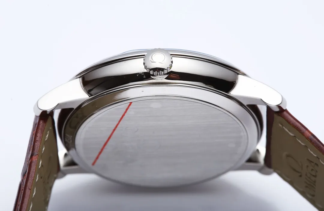 【Customized all-in-one machine】💰1720! Omega DE VILLE series! It took two years of research and development and production to finally come out. Every process of the product structure is also made of CNC finishing to make the 2022 Basel Jewelry and Watch Fair miraculous new watch! Elegant design, excellent quality, simple and classic 39.5 mm stainless steel round case with smooth and natural lines. After polishing, it presents a full metallic texture. It is very beautiful and integrates with the perfectly curved stainless steel lugs. It fits the human body design of the wrist very well!       This Omega produced by J5 (Taiwan Factory)! Completely following Swiss standard craftsmanship requirements, the glass, case, polishing, and yarn drawing of the watch are restored to the original products one by one, and the original products are reproduced as much as possible, so that the parts are truly interchangeable with the original ones! We use quartz movements imported from Switzerland and conduct precise testing to ensure that the size and thickness of the watch is exactly the same as the original! The watches produced by J5 Taiwan Factory have all undergone high-quality waterproof testing, travel time testing, and case detail testing! An absolute work of conscience! Full of sincerity!          The high-definition, translucent and dazzling imported sapphire crystal mirror, specially customized high-quality calf leather and original buckle, or the polished and polished stainless steel bracelet that is close to the original factory standard, provide a very comfortable wearing feeling! One table, one number, independent coding!  J5 (Taiwan factory) guarantees that you will get this replica watch! Will love it!        Arrived in very small quantities! Are you excited? Act quickly!        Look for the J5 Taiwan factory! (Focus on original new machines) Focus is an attitude, produced by JH!