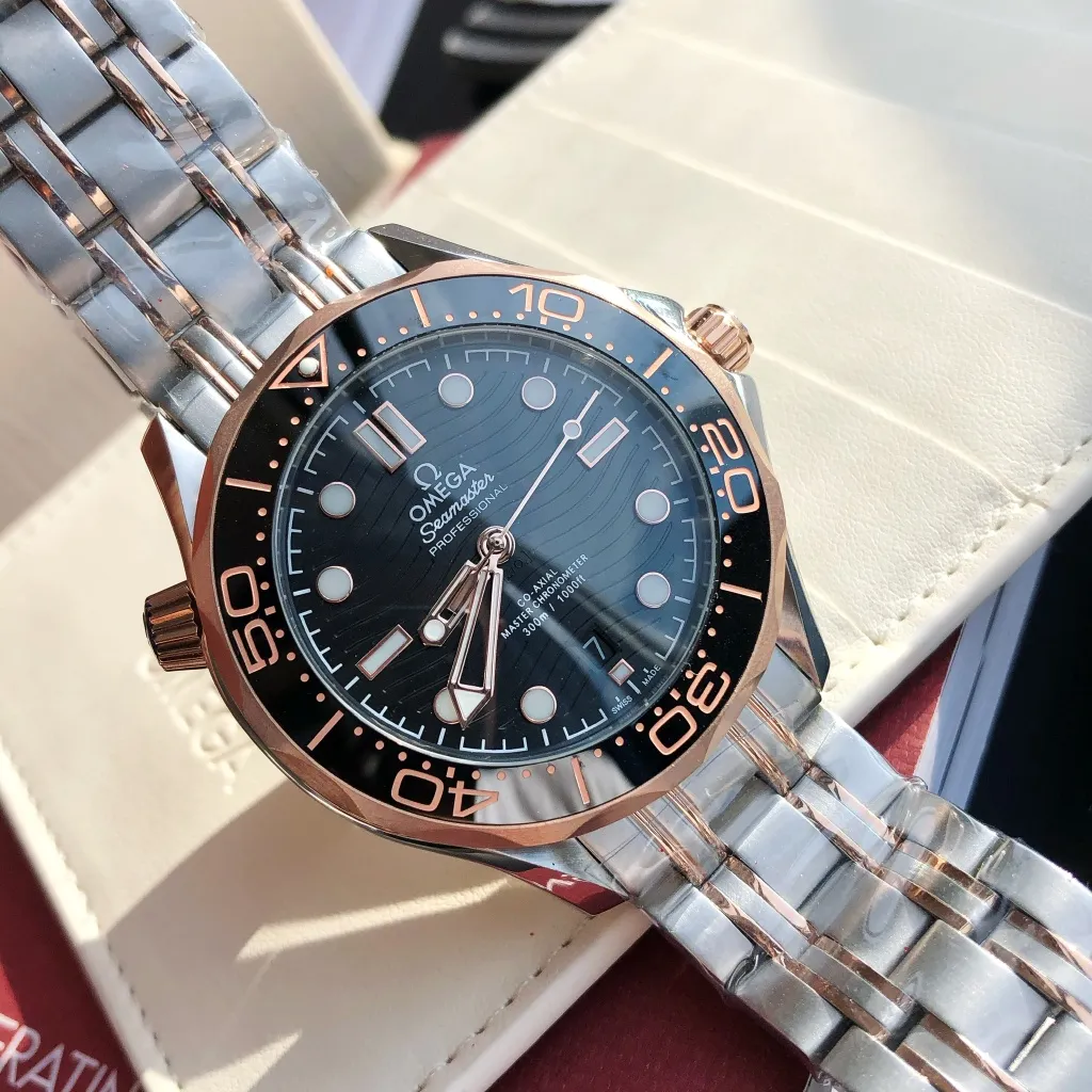 【High-end replica】💰1160! Omega Seamaster 2022 is the pinnacle of annual upgrades. The new Seamaster series 300-meter diving watch produced by GD has arrived. Feedback is coming! Always adhering to the practical value, there is no best, only better upgrade concept, bringing the entire series of Omega Seamaster watches with the new Citizen movement to the top again! [Movement] Equipped with 💯 brand new Japanese original Citizen 8215 automatic mechanical movement, original see-through design, 0️⃣repair, accurate running time, strong practicality [Case] Made of 316L stainless steel case, equipped with the only original ceramic one-way rotating chronograph ring in its class [Bracelet] 316 stainless steel five-bead bracelet, equipped with the only original push-pull adjustable clasp in its class. The steel belt model comes with an original woven cloth strap, buy one get one free, the best value in its class ⚠️Please look for GD exclusive details and quality