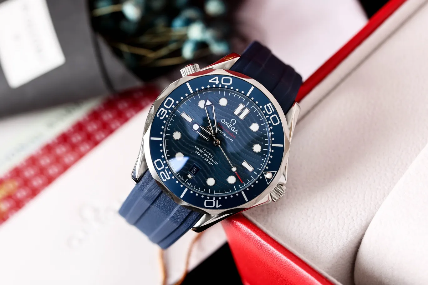 [Foreign trade import] 💰970 Li Xian's same style 🖤 Summer love 🐛 Put on the watch and enjoy the cool blue ❄️Omi Seamaster watch series 👴🏻 Breathable and refreshing tape is a must-have in summer 💋 Equipped with ceramic ring with luminous dice, luminous hands 🖤 Original buckle, fully automatic machinery, 42mm 💙 High quality, high quality 👴🏻