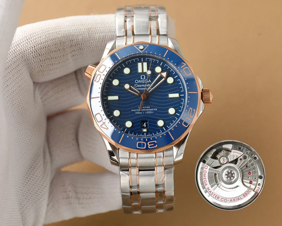 【Top replica】💰2900! Omega Seamaster upgraded version - the only series on the market that is synchronized with VS! Big news coming Basel's new Seamaster 300-meter tape diving watch is finally available. The diameter of the watch has been upgraded to 42 mm, and it is equipped with the Omega 8800 Master Chronometer movement (black balance wheel). The Omega logo is engraved next to the movement balance wheel. The iconic diving bezel is made of ceramic material. The high-quality diving scale is made with Omega Ceragold technology and covered with white enamel, highlighting the lasting and pure beauty. The perfect combination of the watch with the wavy tape and the wavy text makes the Seamaster 300 series the highest style among diving watches. 🔥Top product Excellent products 🔥
