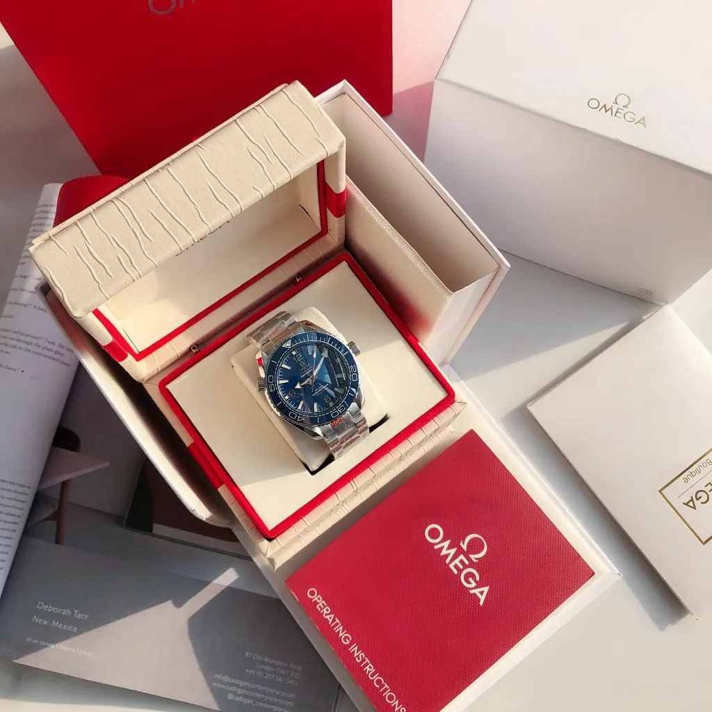 【High-end replica】💰1240! 【Customized all-in-one machine】💰1760! The 2023 new upgraded Omega Seamaster 600-meter diving watch rubber strap model has arrived in full color. The ceramic bezel is unique to the whole network. The internal repair is the Citizen 9015 all-in-one mechanical movement, and the external repair details are synchronized with the original ones. [Movement] Equipped with 💯 Brand new Japanese original Citizen 9015 automatic mechanical movement, original see-through design, corrected movement rotor, 0️⃣repair, accurate timing, strong practicality [Case] Made of 316L stainless steel, with gold plating in the exclusive vacuum furnace on the entire network, equipped with the only original ceramic one-way rotating chronograph ring in its class [Bracelet] The official synchronous rubber strap or 316 stainless steel five-bead bracelet of the Seamaster 600-meter diving watch is optional! This picture shows the quality of a customized all-in-one machine!