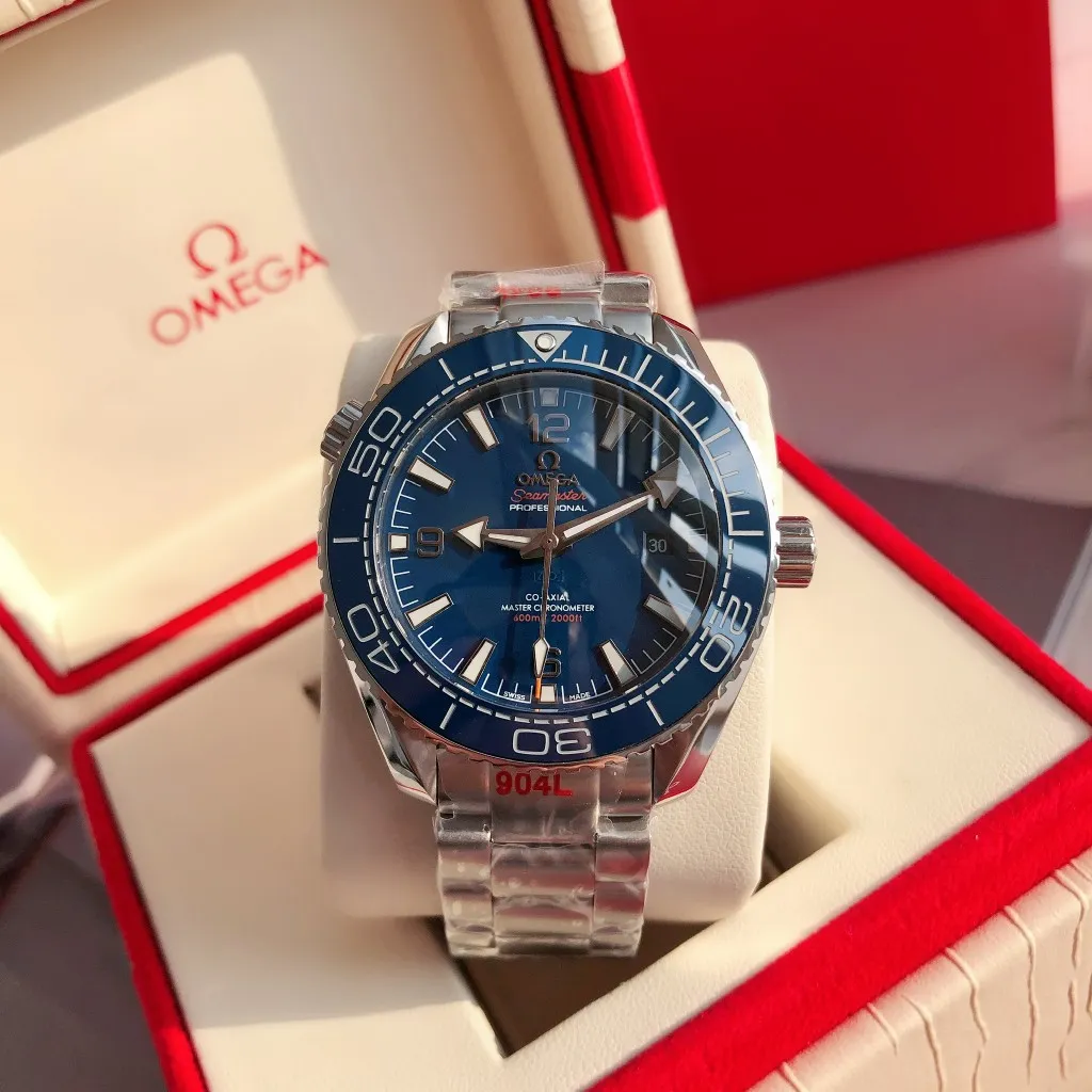 【High-end replica】💰1240! 【Customized all-in-one machine】💰1760! The 2023 new upgraded Omega Seamaster 600-meter diving watch rubber strap model has arrived in full color. The ceramic bezel is unique to the whole network. The internal repair is the Citizen 9015 all-in-one mechanical movement, and the external repair details are synchronized with the original ones. [Movement] Equipped with 💯 Brand new Japanese original Citizen 9015 automatic mechanical movement, original see-through design, corrected movement rotor, 0️⃣repair, accurate timing, strong practicality [Case] Made of 316L stainless steel, with gold plating in the exclusive vacuum furnace on the entire network, equipped with the only original ceramic one-way rotating chronograph ring in its class [Bracelet] The official synchronous rubber strap or 316 stainless steel five-bead bracelet of the Seamaster 600-meter diving watch is optional! This picture shows the quality of a customized all-in-one machine!