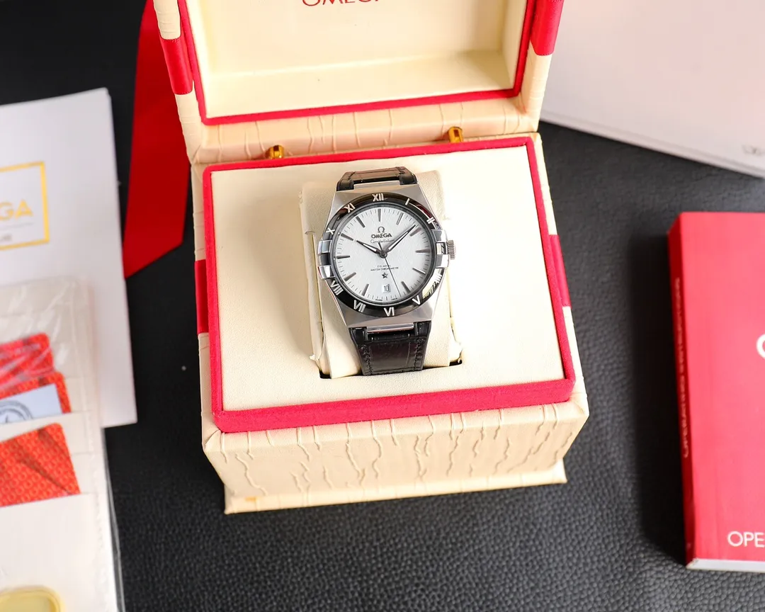 【High-end replica】💰1440! 【Customized all-in-one machine】💰1920! The fifth generation of OMEGA’s “Constellation Gents’” Constellation series still continues the classic star emblem and bezel claw elements, showing an elegant gentleman’s style. Size 39mm, equipped with 8900 fully automatic mechanical movement, sapphire mirror, made of German 316L stainless steel, top craftsmanship, original 1:1 replica and exclusive product! 🔥Top quality products with constant quality🔥