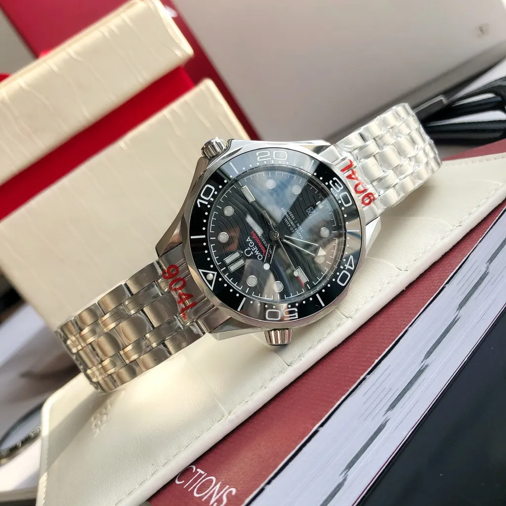 【High-end replica】💰1160! Omega Seamaster 2022 is the pinnacle of annual upgrades. The new Seamaster series 300-meter diving watch produced by GD has arrived. Feedback is coming! Always adhering to the practical value, there is no best, only better upgrade concept, bringing the entire series of Omega Seamaster watches with the new Citizen movement to the top again! [Movement] Equipped with 💯 brand new Japanese original Citizen 8215 automatic mechanical movement, original see-through design, 0️⃣repair, accurate running time, strong practicality [Case] Made of 316L stainless steel case, equipped with the only original ceramic one-way rotating chronograph ring in its class [Bracelet] 316 stainless steel five-bead bracelet, equipped with the only original push-pull adjustable clasp in its class. The steel belt model comes with an original woven cloth strap, buy one get one free, the best value in its class ⚠️Please look for GD exclusive details and quality