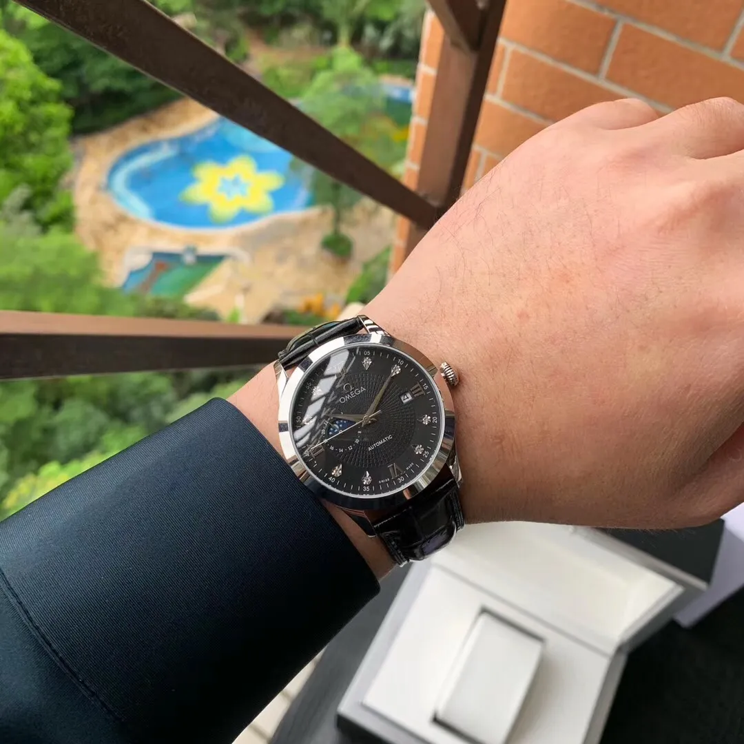 【Foreign trade import】💰1400! OMEGA-OMEGA‼ ️Diefei series⌚️ is simple and elegant, with a very obvious sense of post-modernism. The elegant and slim appearance, combined with the simple and elegant design, perfectly interprets the classic charm of the original elegant business. The size of the watch is 39.5 mm x 10 mm. The literal scales and hands all inherit the original craftsmanship. They are first polished and then rhodium-plated to ensure permanent luster and amazing temperament. Adopting the super stable Japanese 8215 movement, it truly achieves zero repairs 🔥Top product and constant quality products🔥